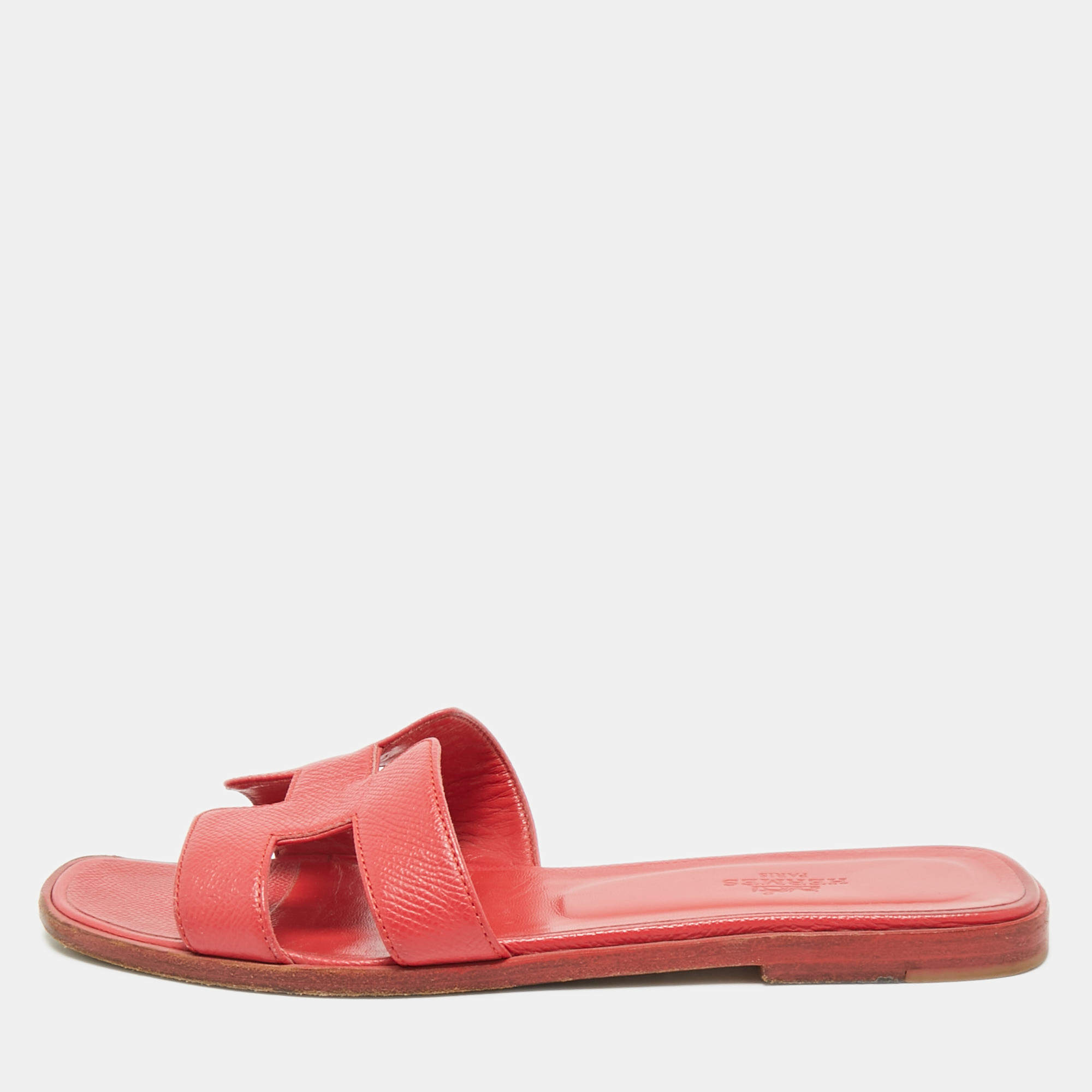 مملوكة مسبقًا Hermes Coral Red Leather Oran Flat Slides Size 38