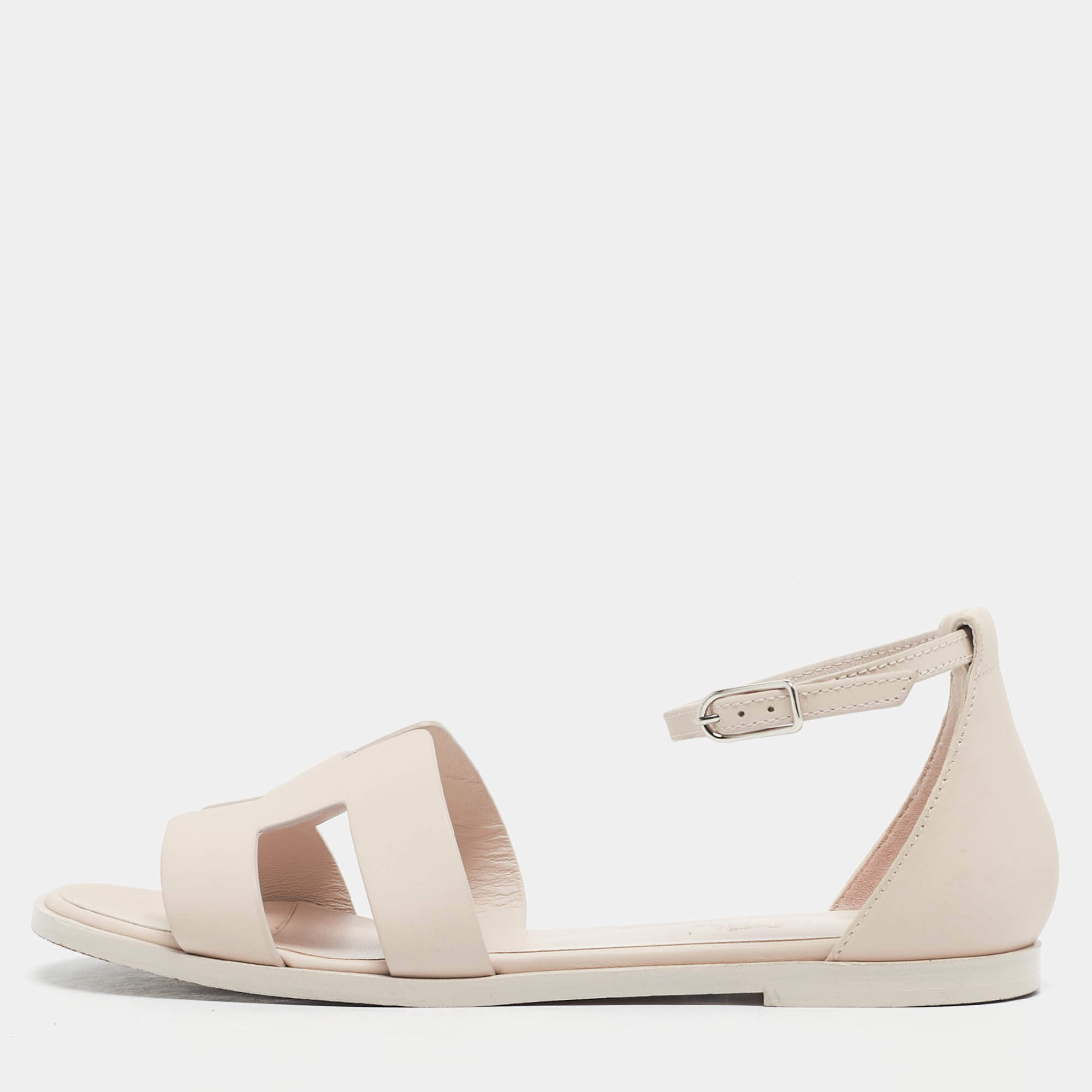 مملوكة مسبقًا Hermes Cream Leather Poreline Santorini Ankle Strap Flats Size 37