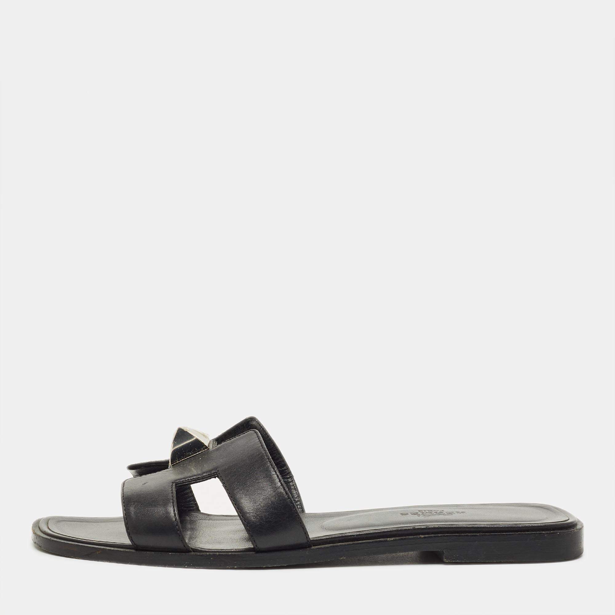 Pre Owned Hermes Black Leather Oran Flat Sandals Size 37.5
