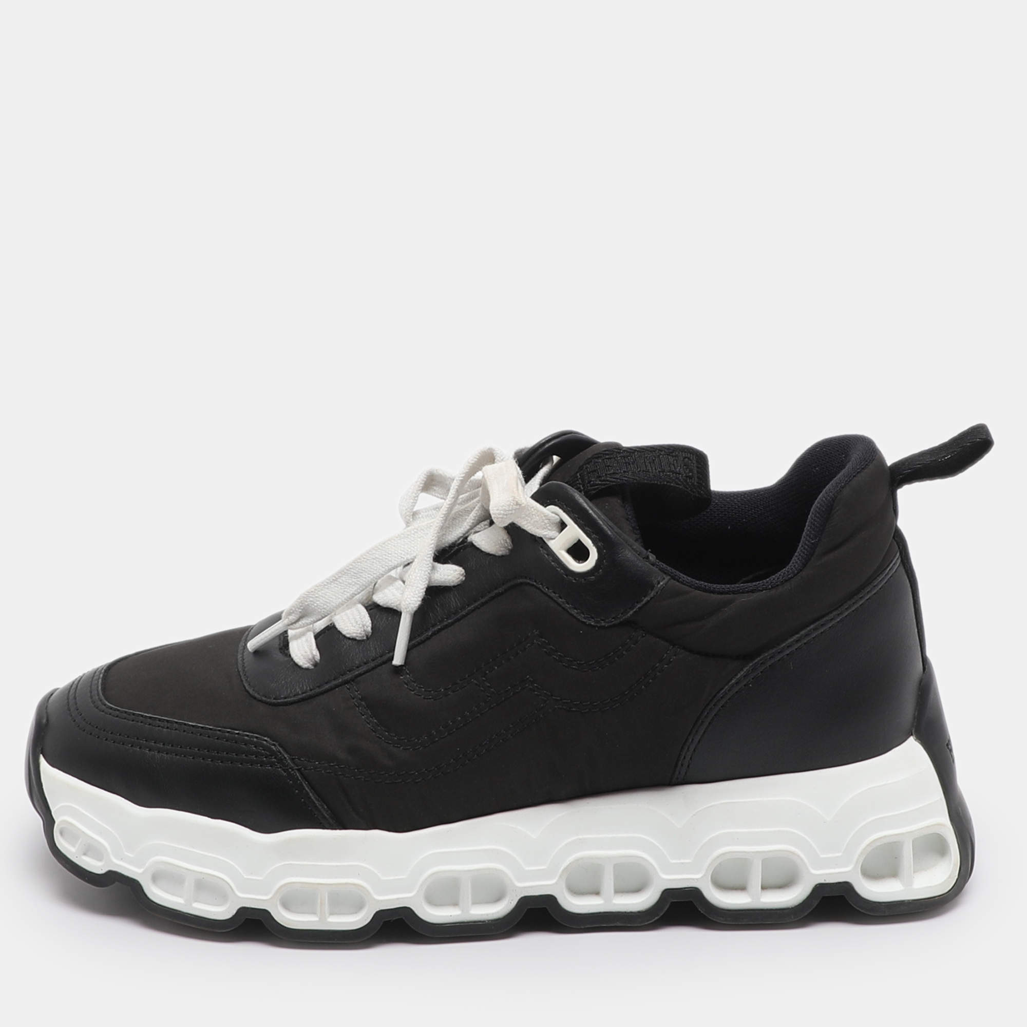 مملوكة مسبقًا Hermes Impulse Size 37 Black Leather and Satin Low Top Sneakers