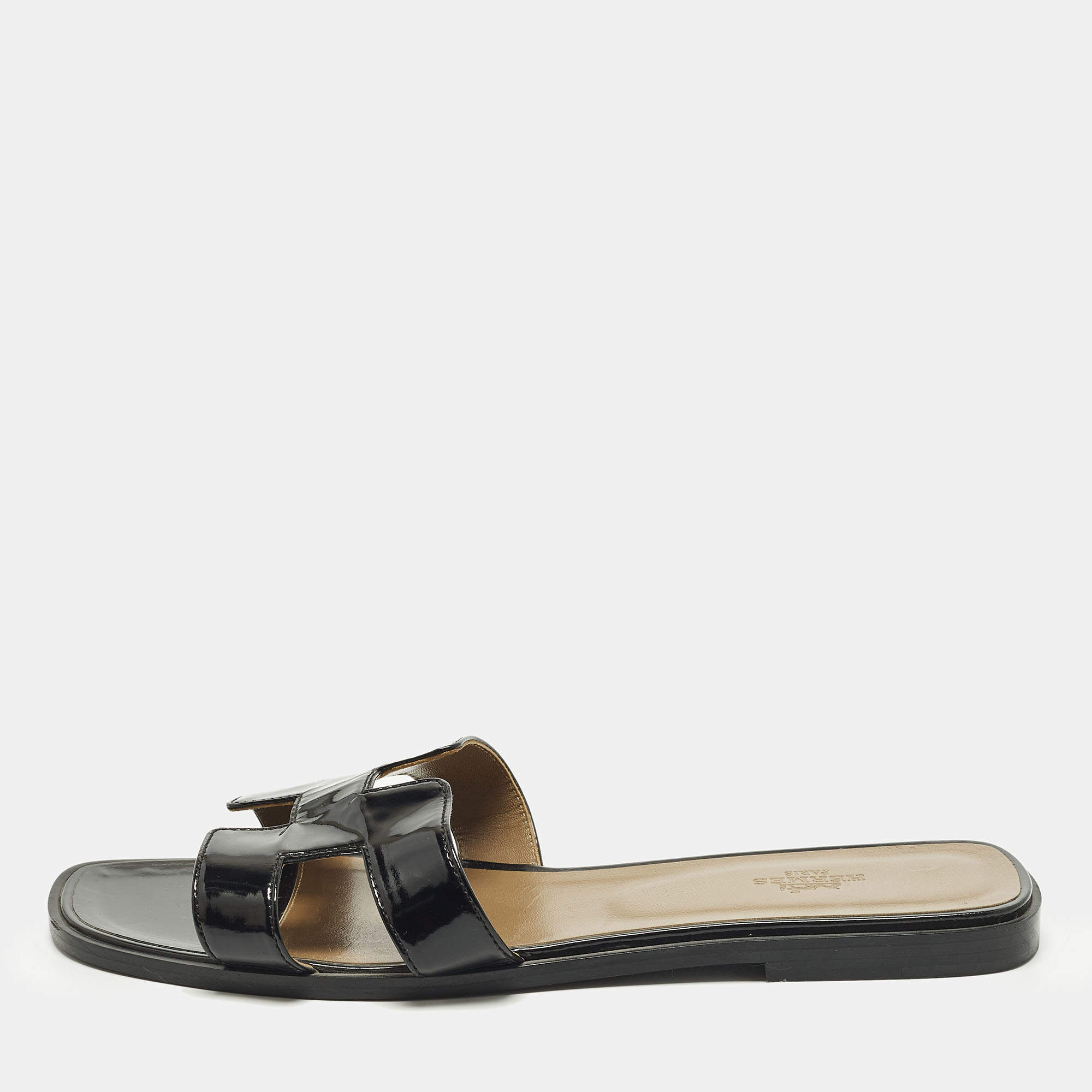 مملوكة مسبقًا Hermes Oran Size 41 Black Patent Leather Flat Slides