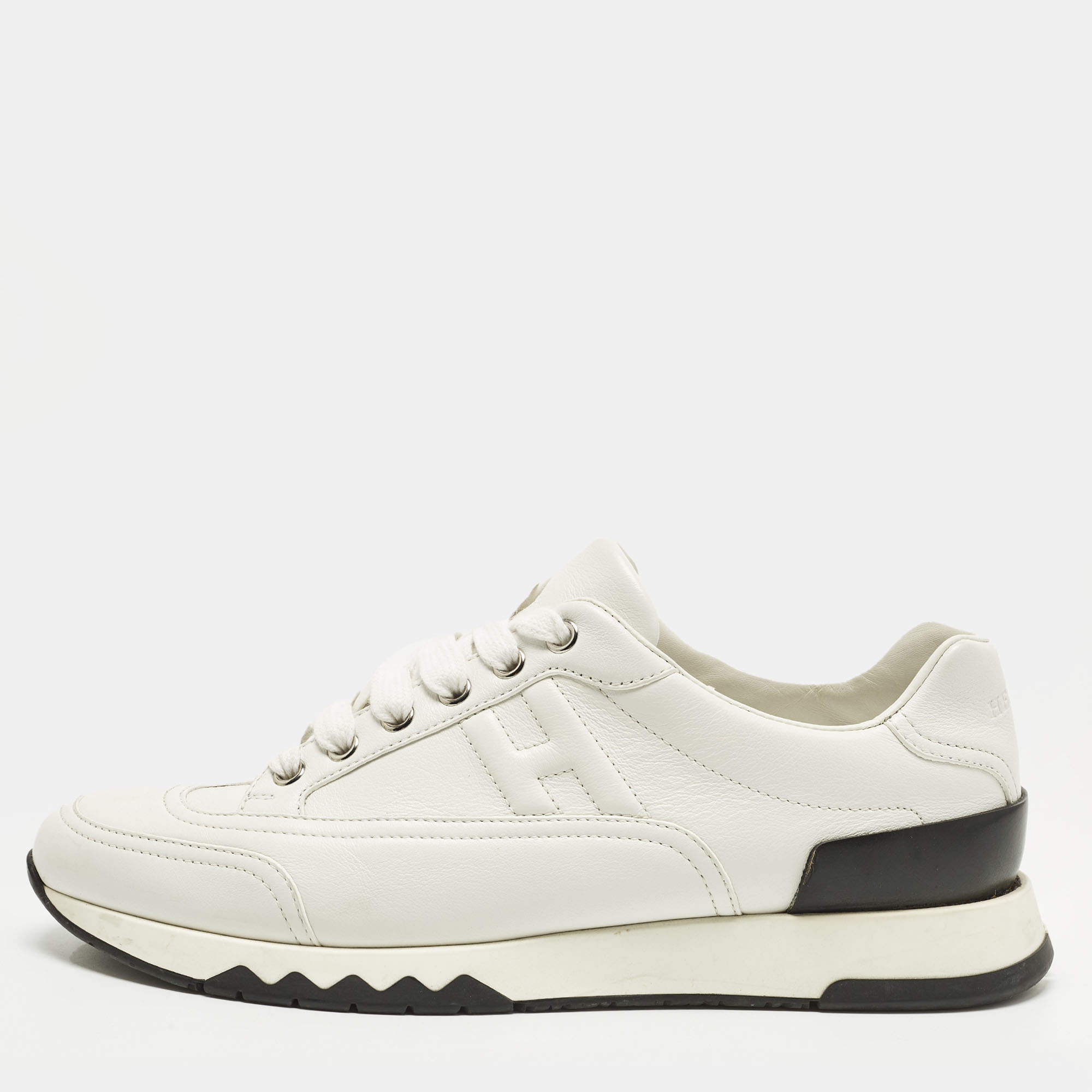 مملوكة مسبقًا حذاء رياضي هيرمس ترايل جلد أبيض منخفض من أعلى مقاس 39