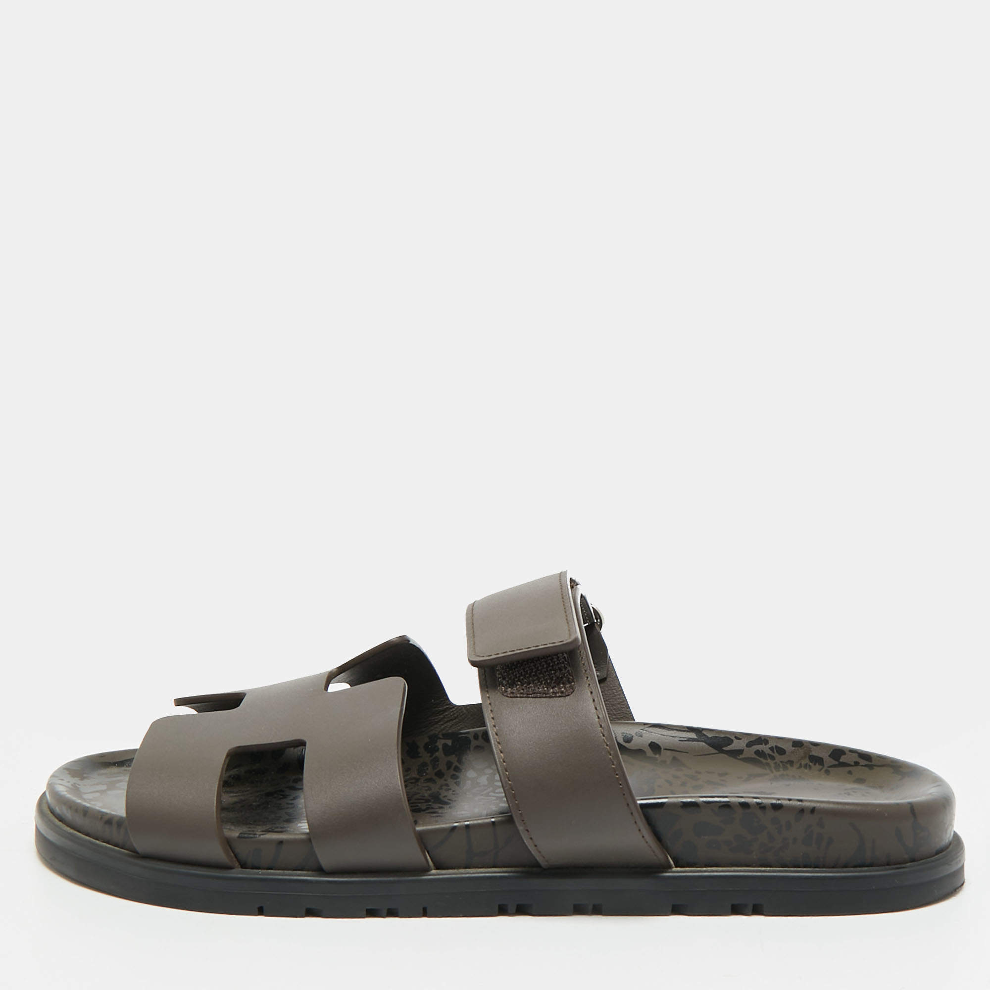 مملوكة مسبقًا صندل هيرمس سويبري سويدي أزرق كحلي مقاس 38.5