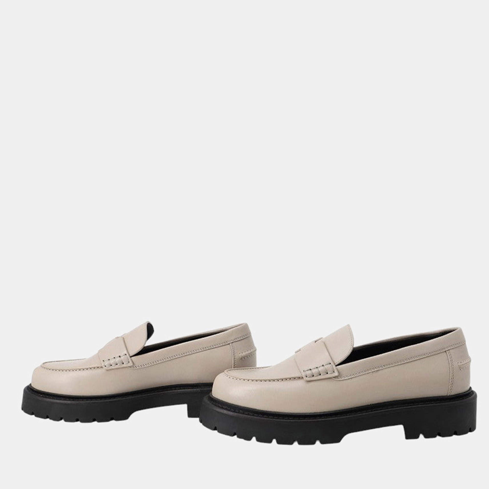 مملوكة مسبقًا Hermes Clement Mocassins Beige Galet Calf Leather Size 38 1/2