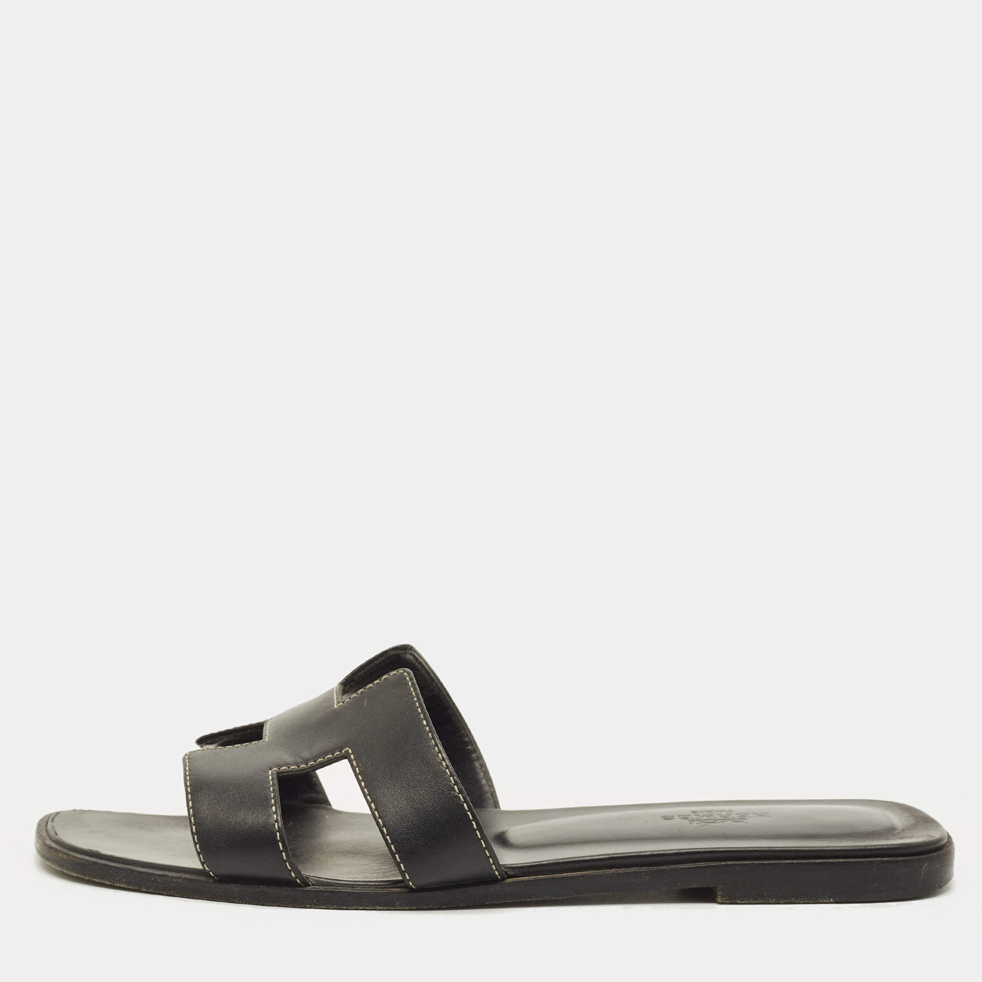 مملوكة مسبقًا Hermes Oran Size 39 Black Leather Flat Slide
