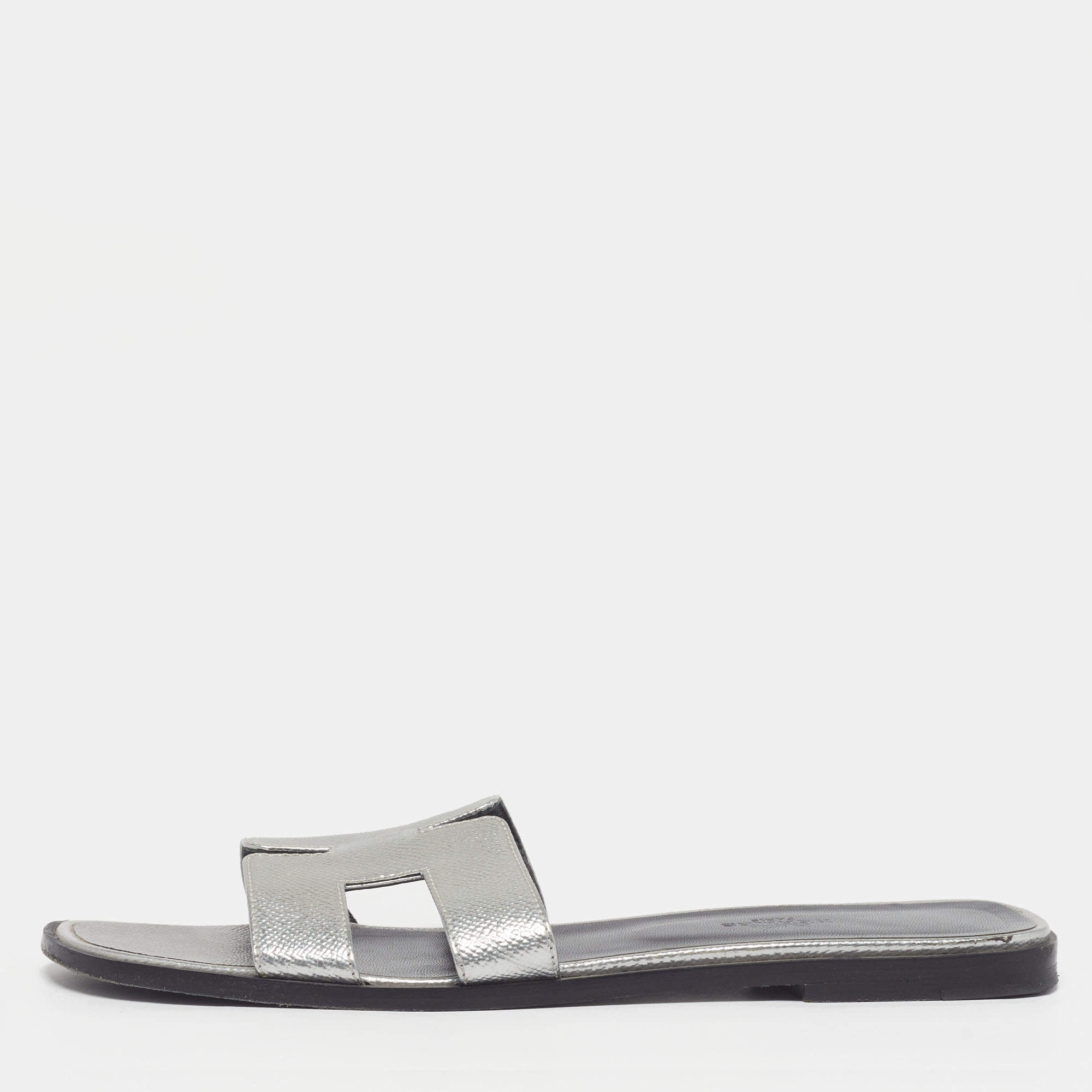 مملوكة مسبقًا Hermes Oran Size 41 Silver Leather Flat Slide
