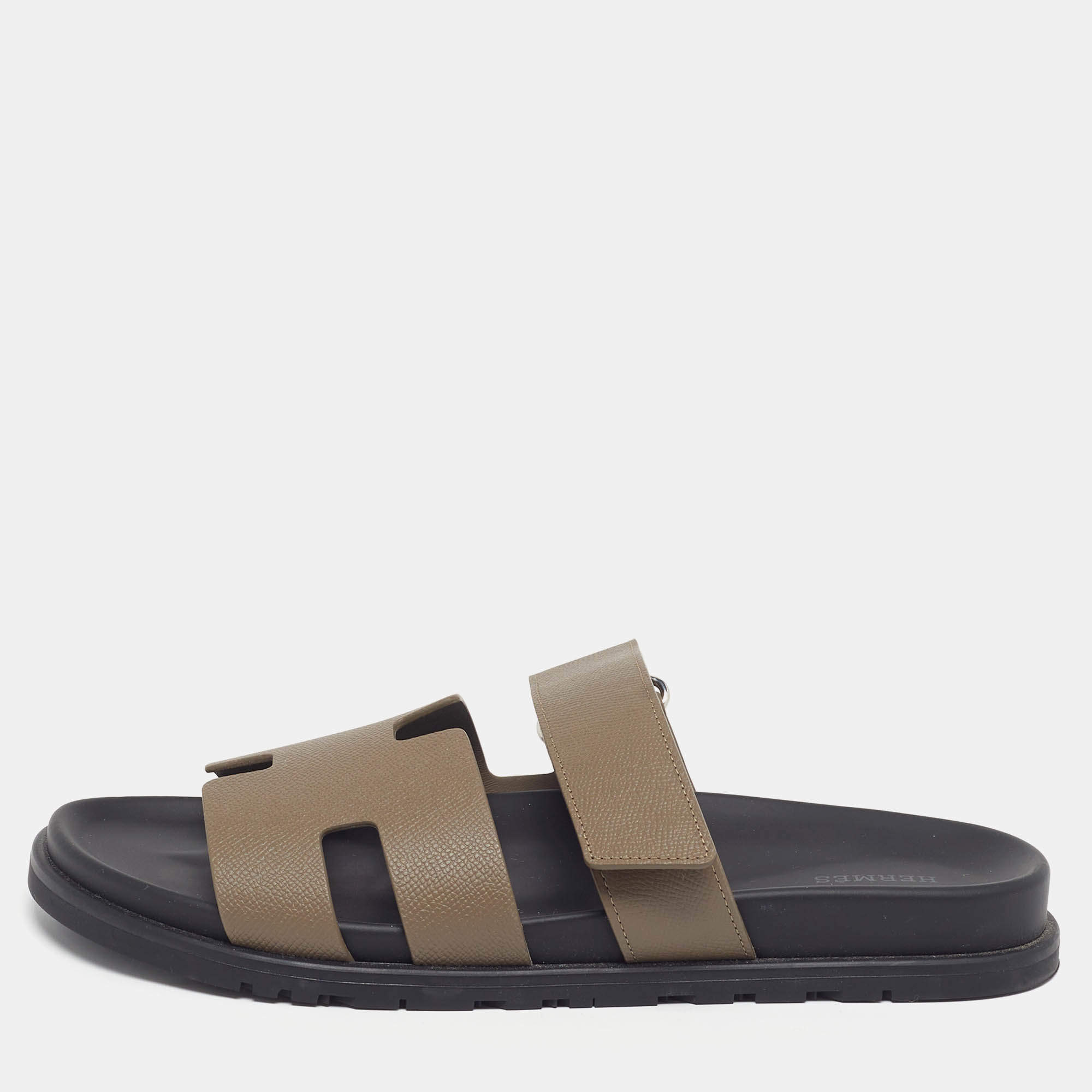 مملوكة مسبقًا Hermes Chypre Size 43 Grey Leather Flat Sandals