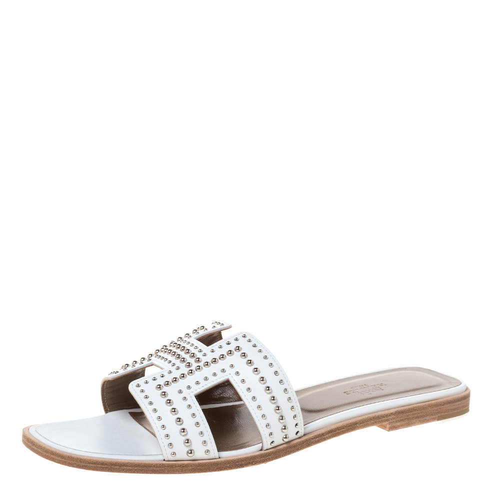 Pre Owned Hermes White Leather Oran Studded Flat Slides Size 40