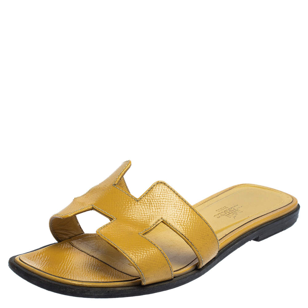 Hermés Yellow Patent Leather Oran Flat Sandals Size 36