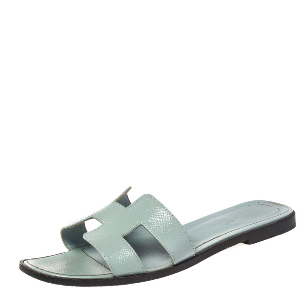 Pre Owned Hermes Blue Patent Leather Oran Sandals Size 38.5
