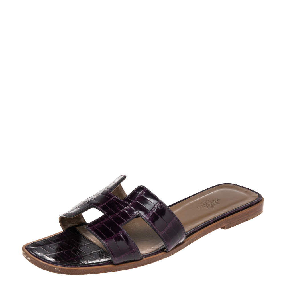 Pre Owned Hermes Purple Croc Patent Leather Embossed Oran Flat Sandals 39