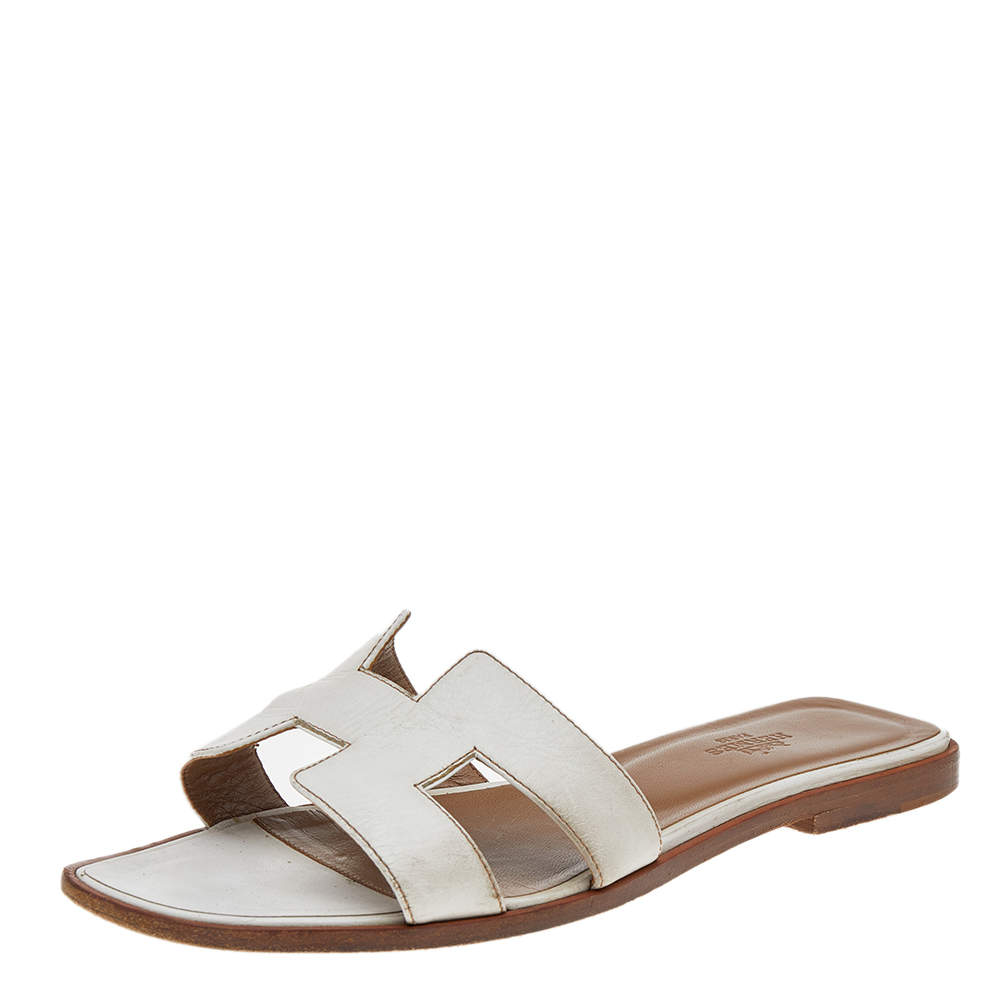 Pre Owned Hermès White Leather Oran Flat Sandals Size 38