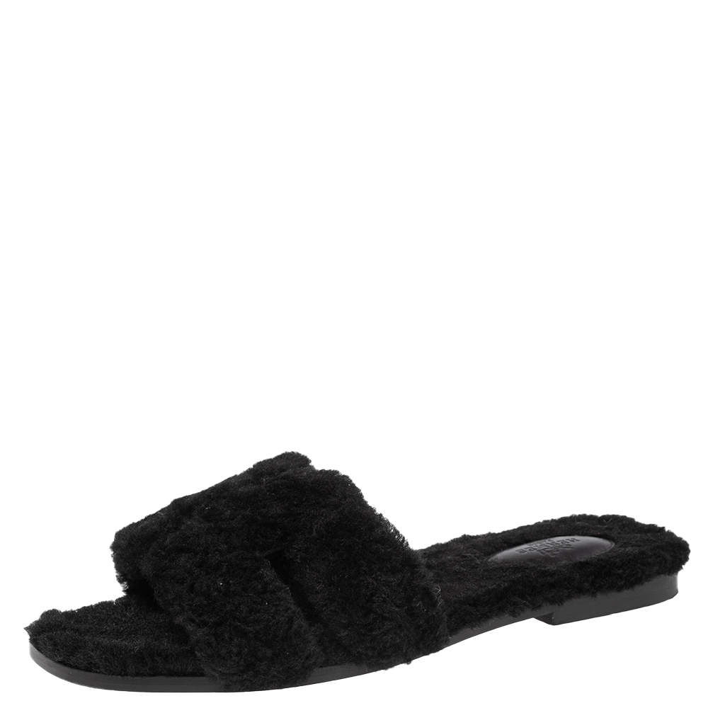 Pre Owned Hermes Black Shearling Fur Oran Flat Sandals Size 40
