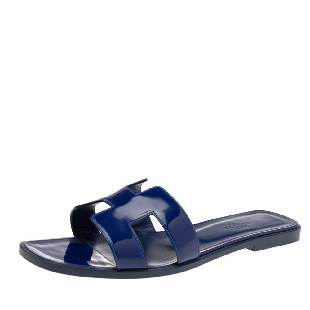 مملوكة مسبقًا صندل فلات سلايد هيرمس أوران جلد أزرق لامع مقاس 39.5