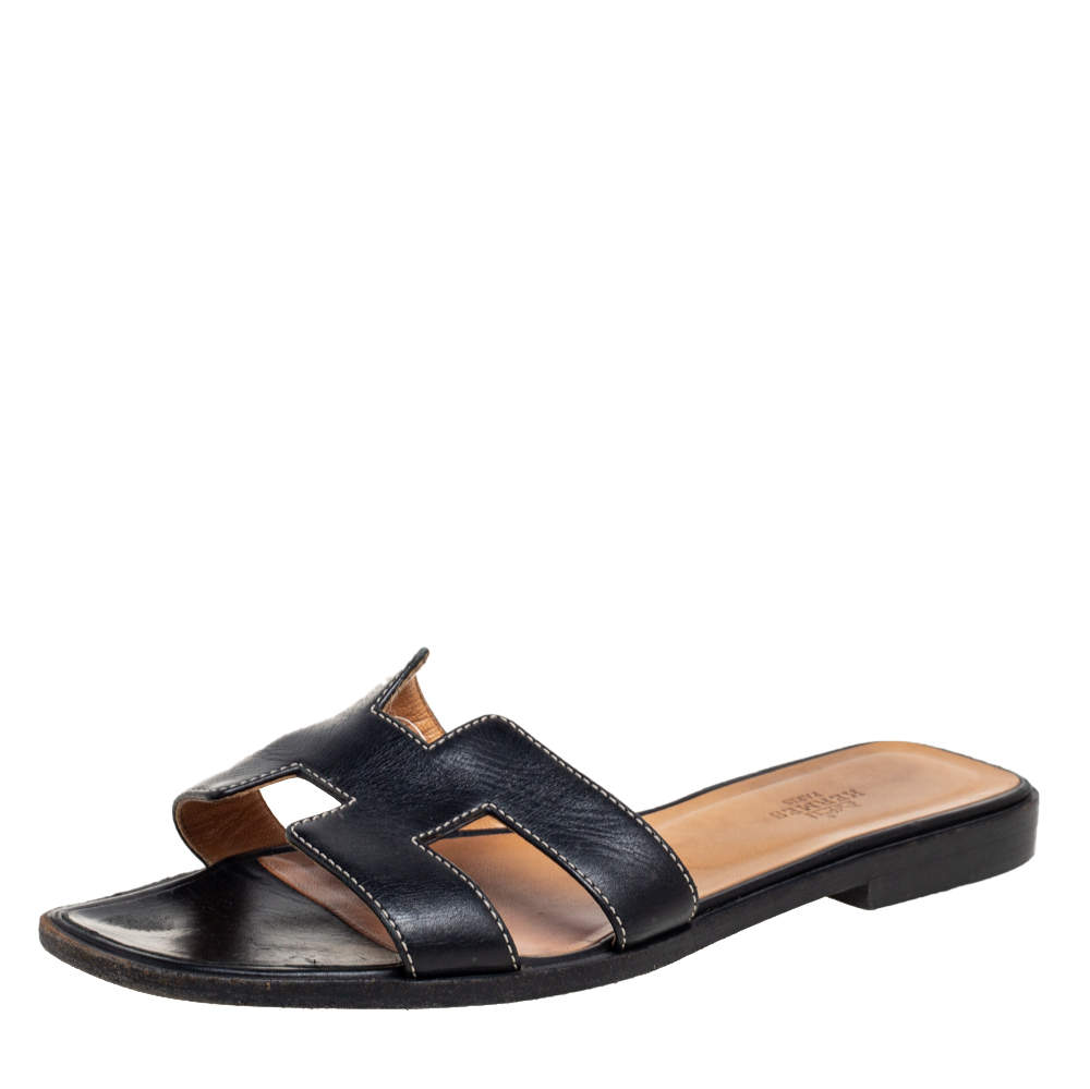 مملوكة مسبقًا Hermes Black  Leather Oran  Sandals Size 38.5