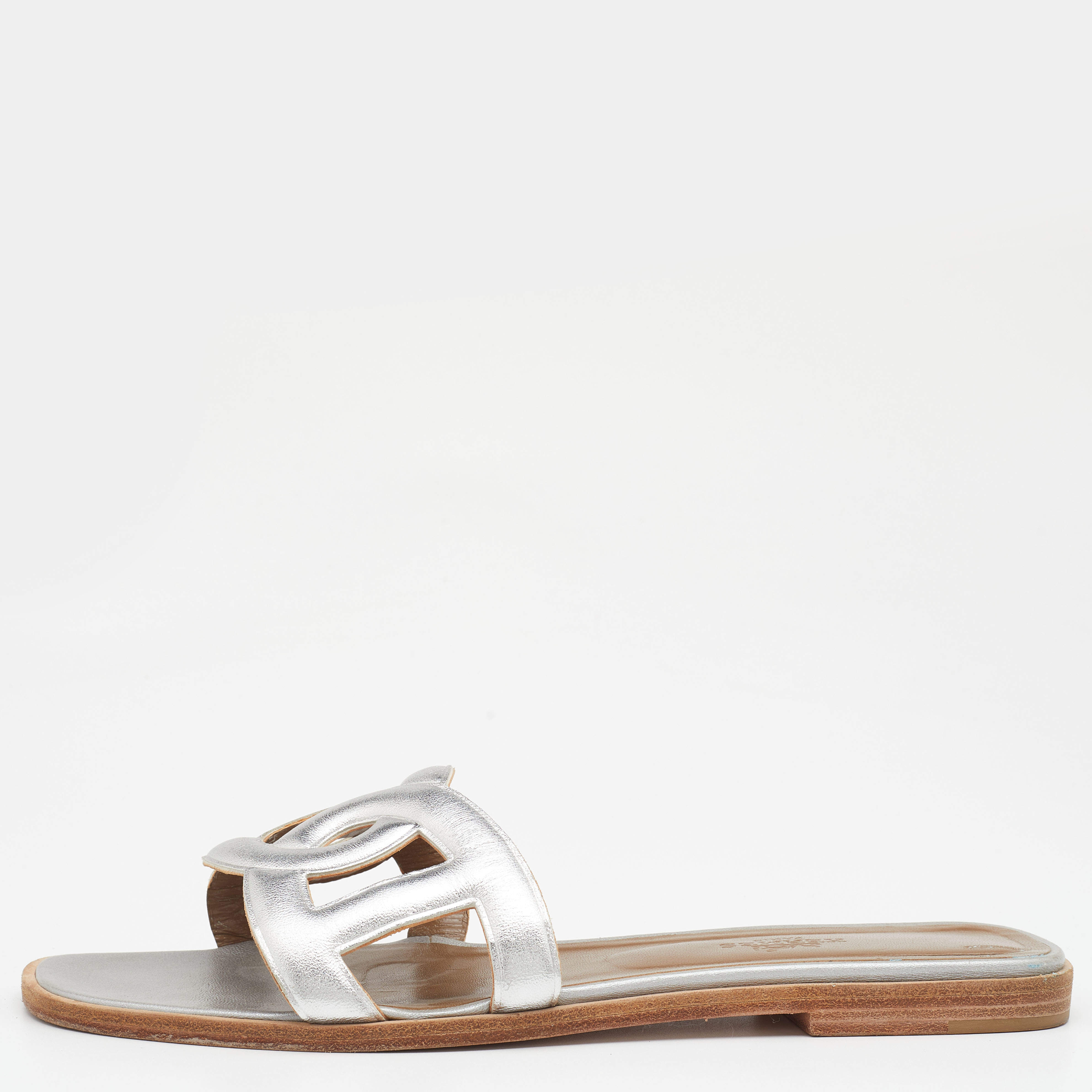 Pre Owned Hermes Metallic Silver Leather Omaha Flat Slide Sandals Size 38