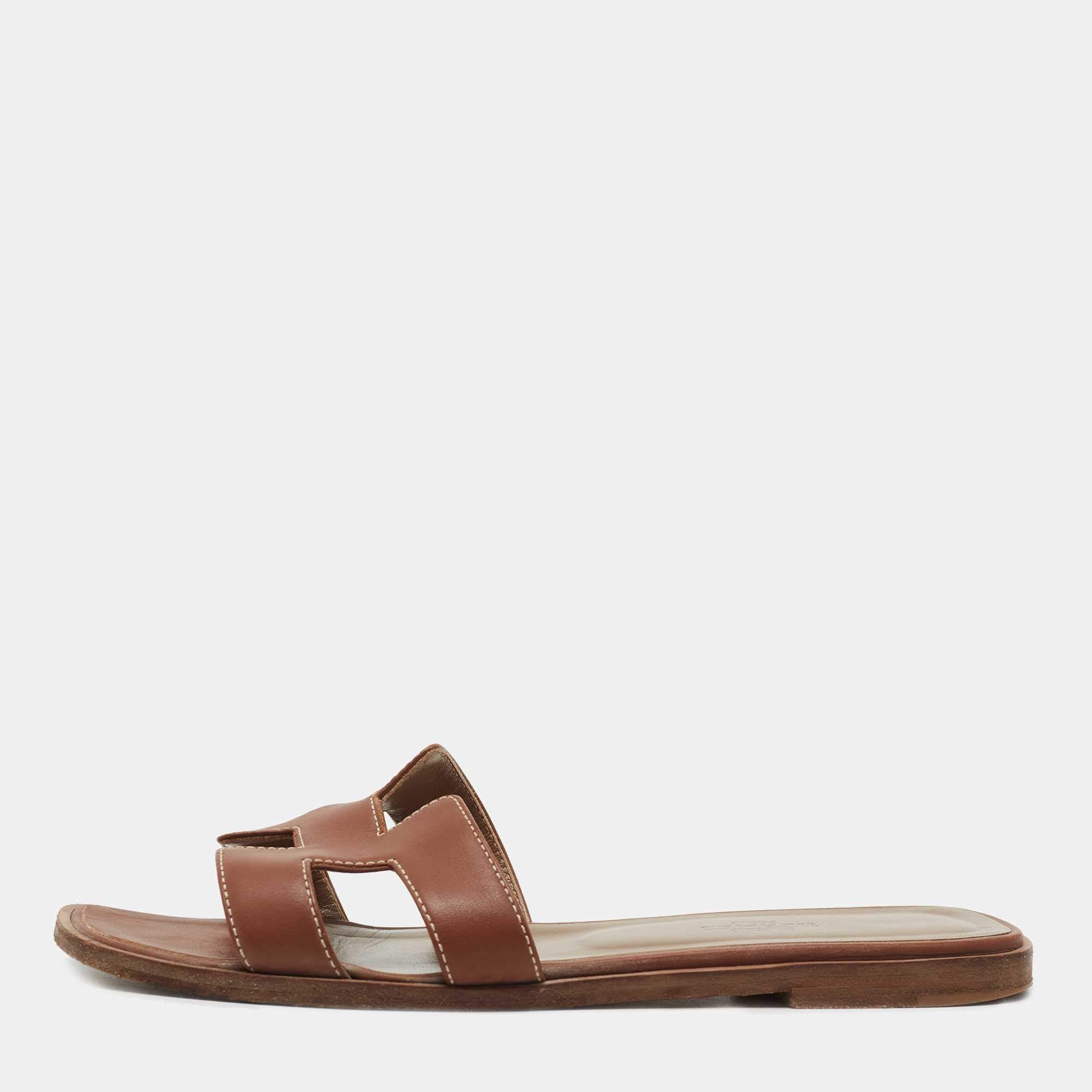 مملوكة مسبقًا Hermes Brown Leather Oran Flat Slides Size 37