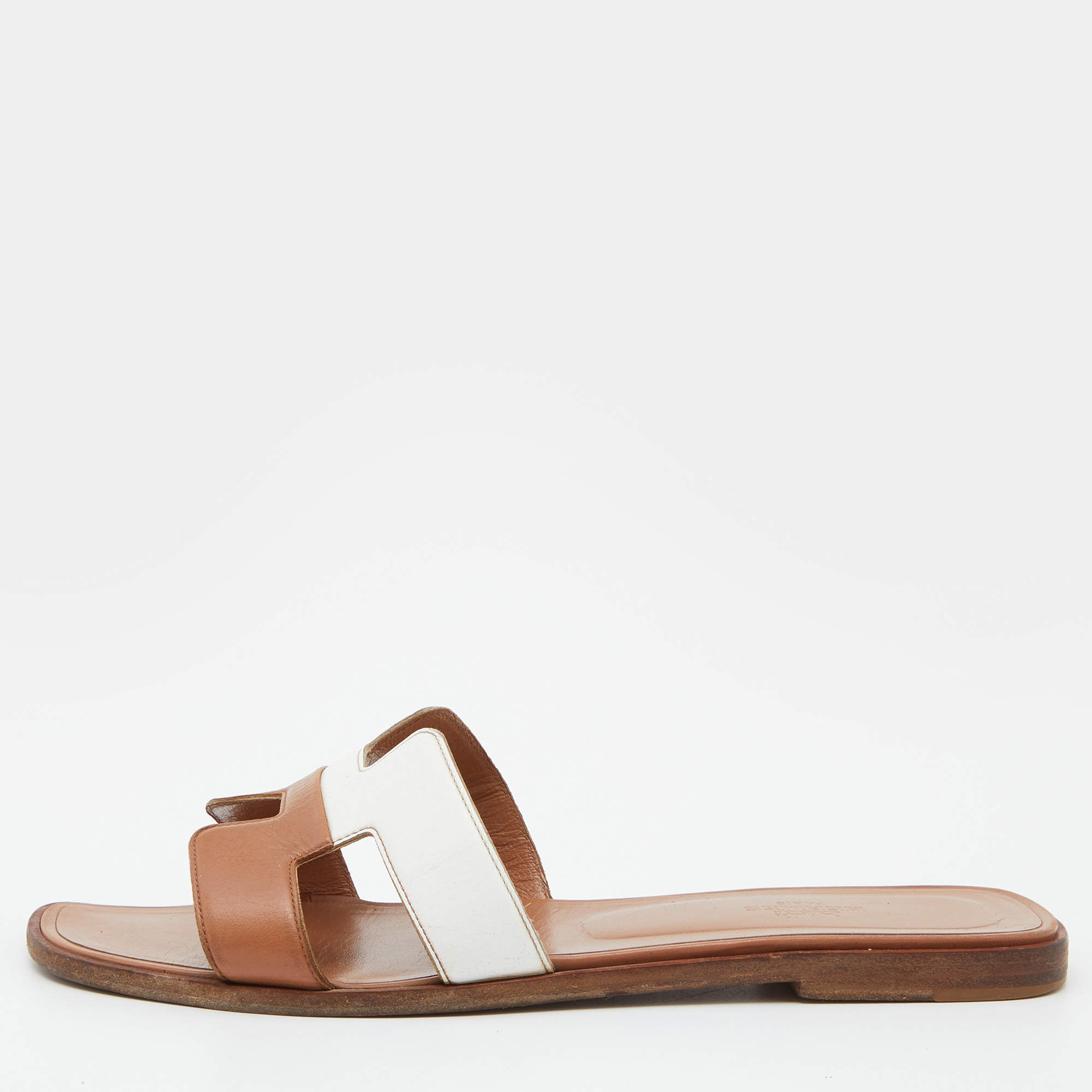 Pre Owned Hermes Brown/White Leather Oran Sandals Size 39