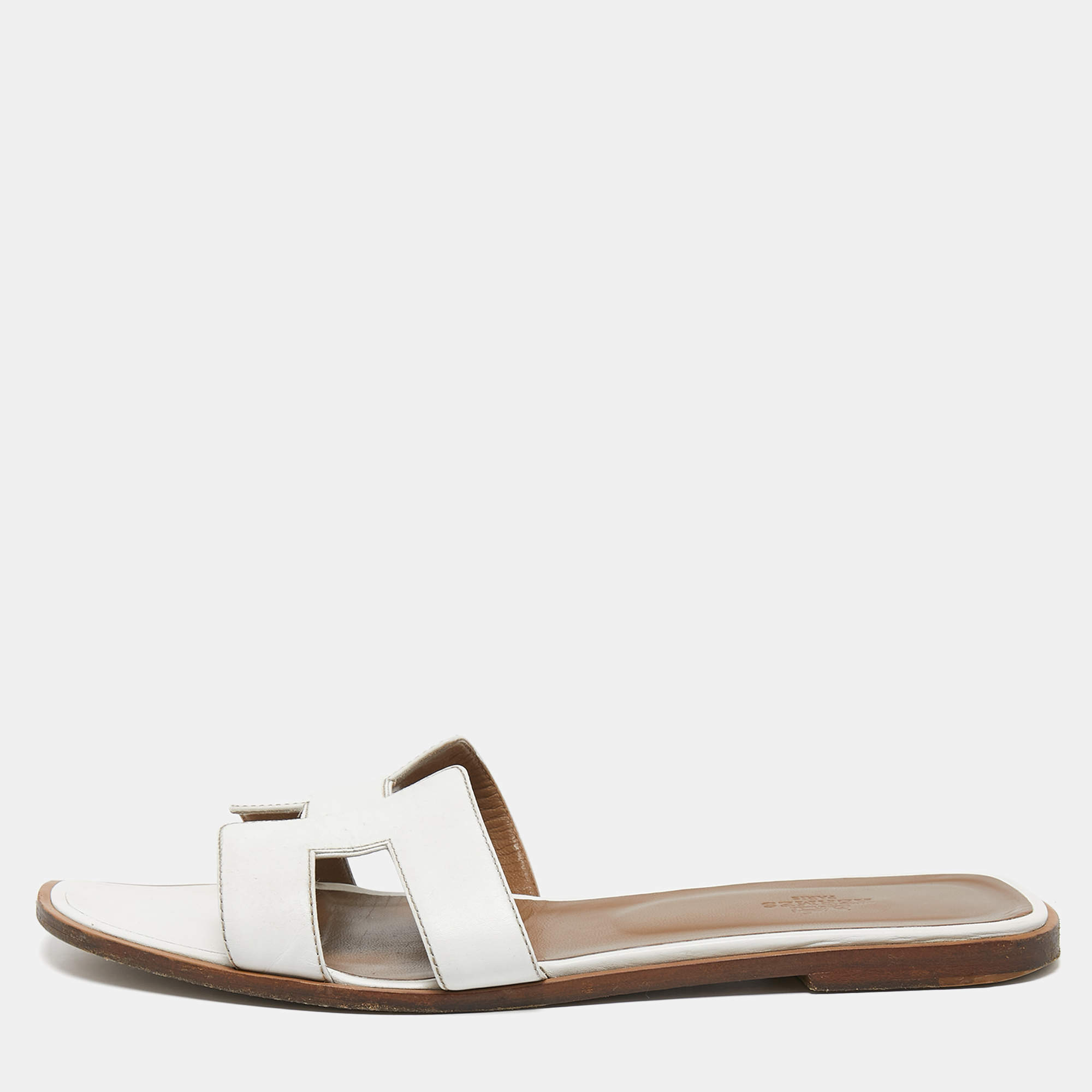 Pre Owned Hermes White Leather Oran Flat Slides Size 41.5