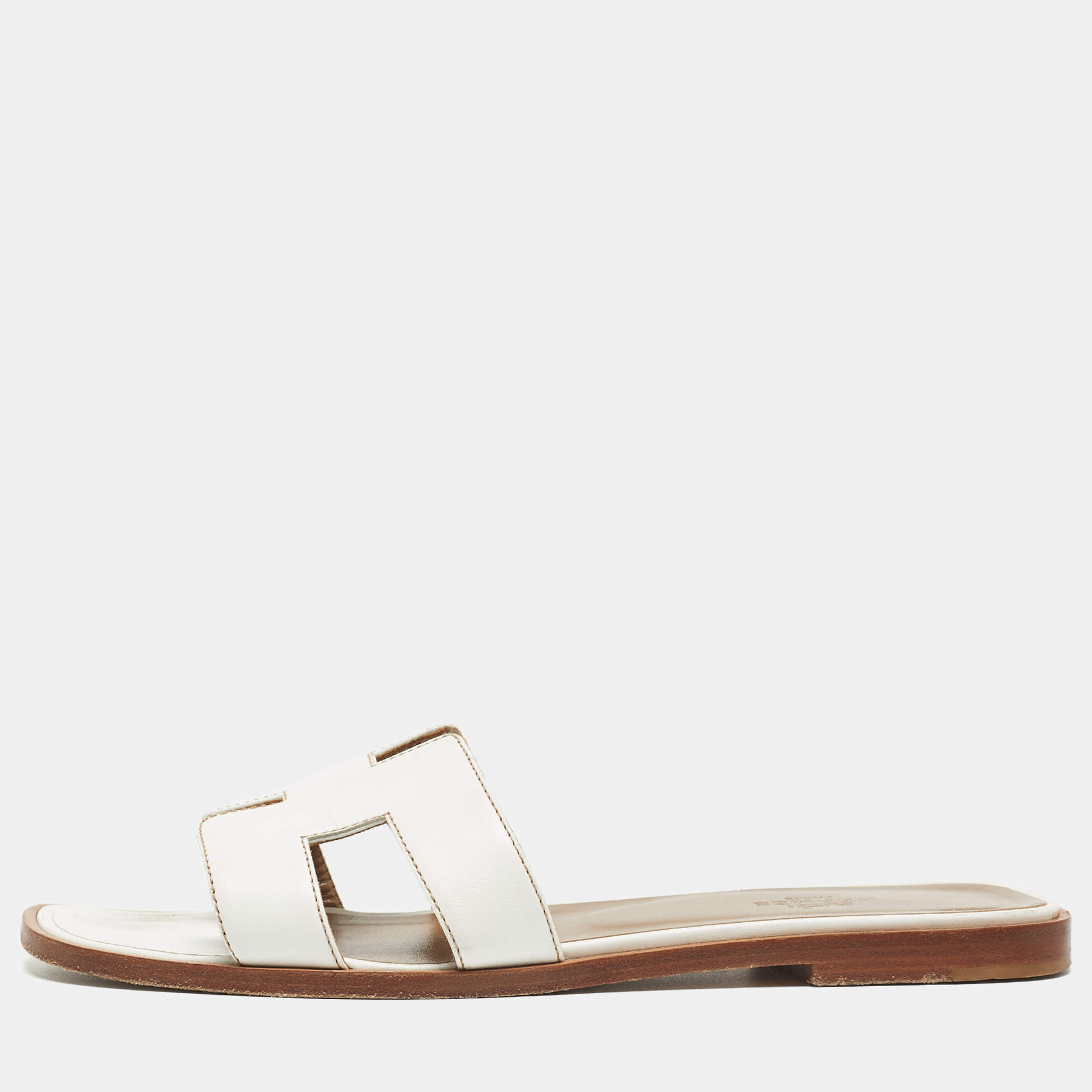 مملوكة مسبقًا Hermes White Leather Oran Flat Slides Size 38