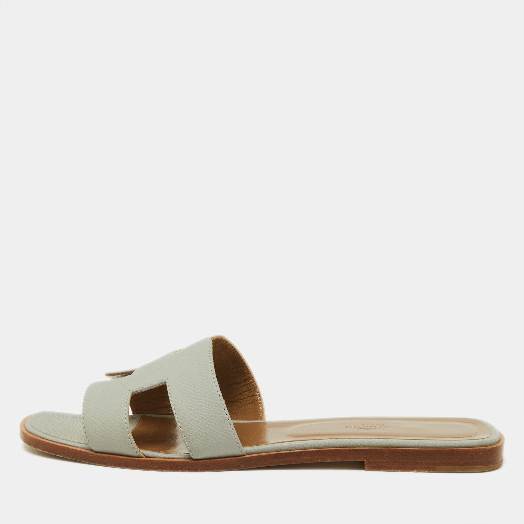 مملوكة مسبقًا Hermes Grey Leather Oran Flat Slides Size 41