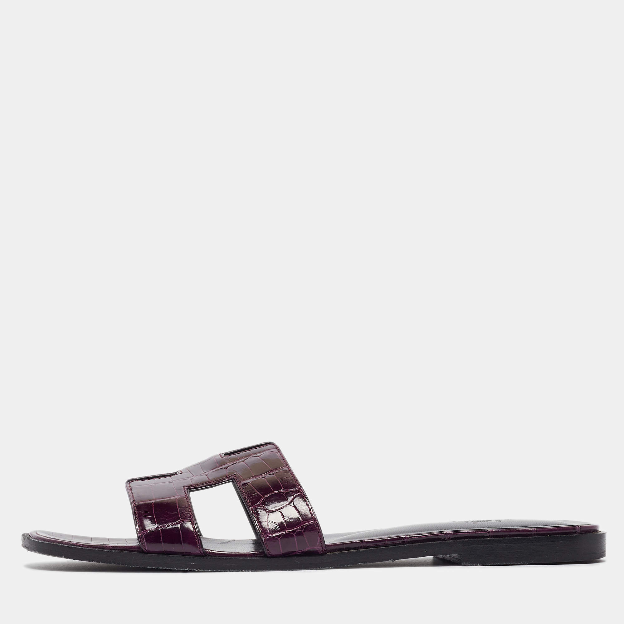 مملوكة مسبقًا Hermes Purple Alligator Patent Leather Oran Flat Slides Size 39