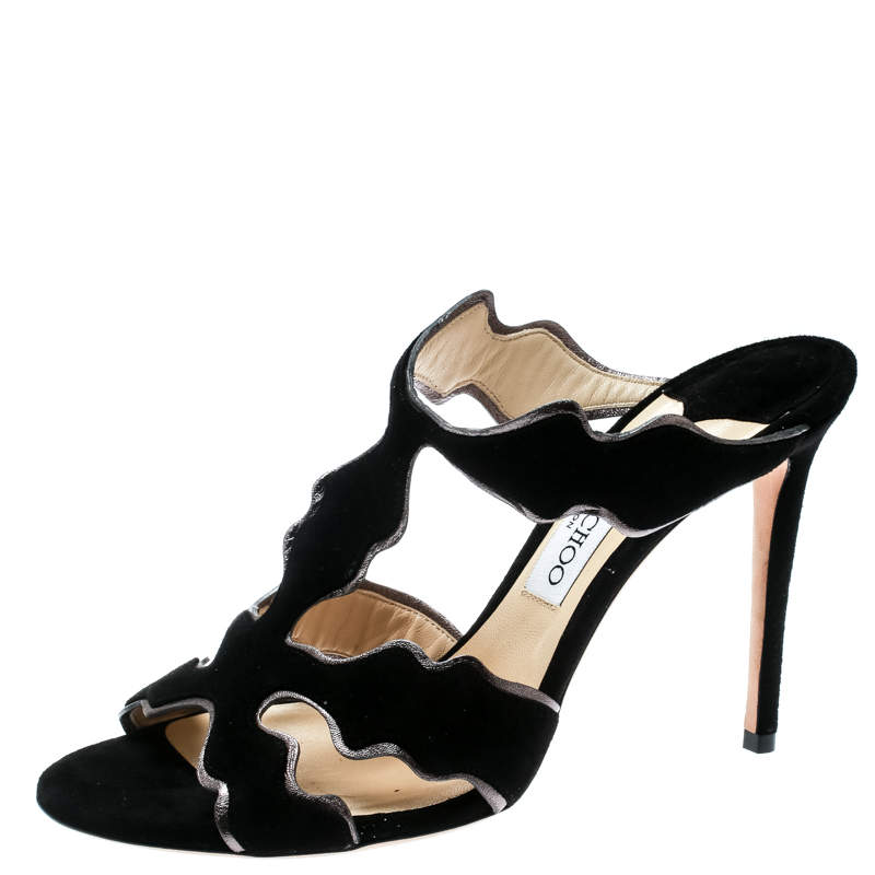 black closed toe slides