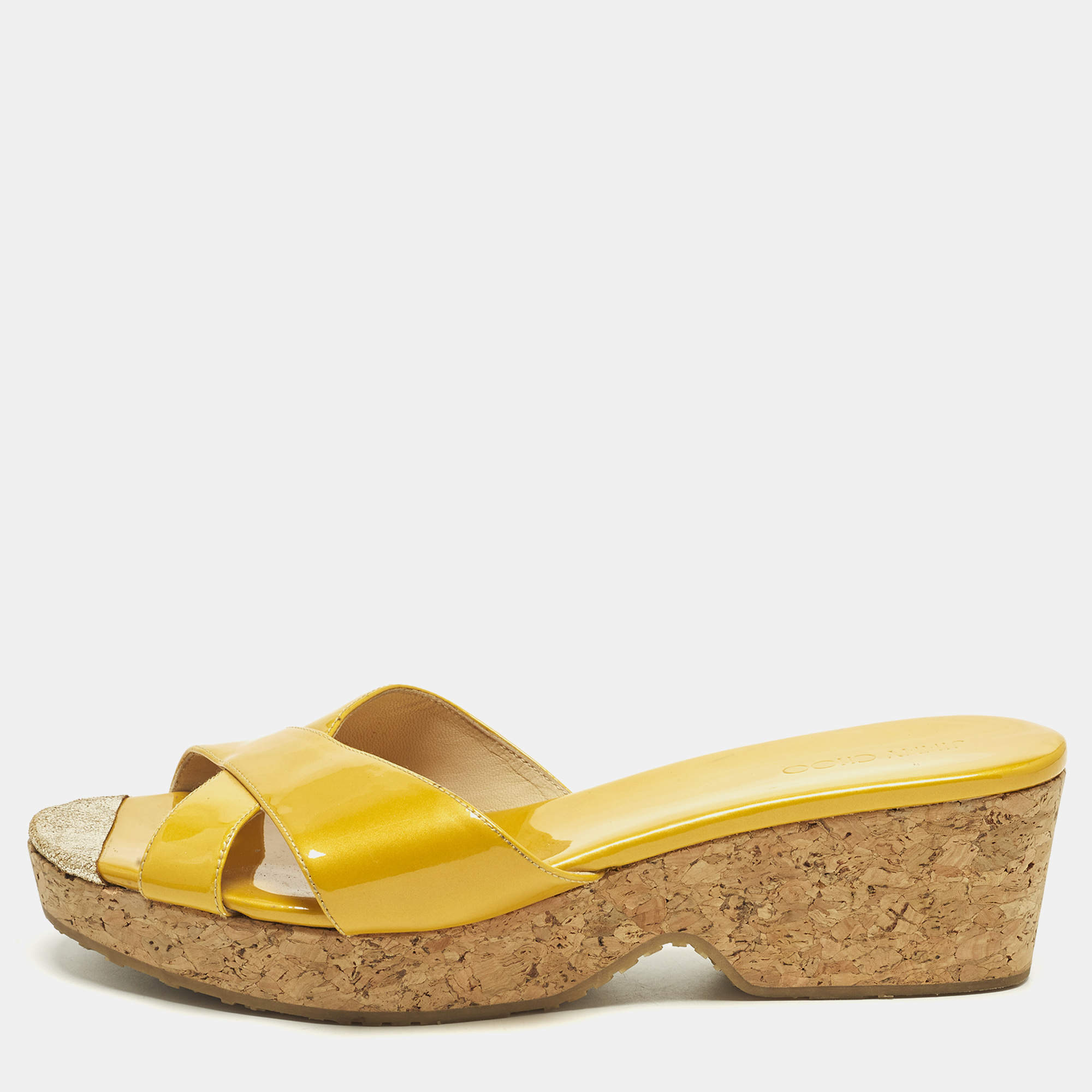 Pre Owned صندل جيمي تشو باندورا كعب روكي فلين جلد لامع أصفر مسطردة مقاس 37.5