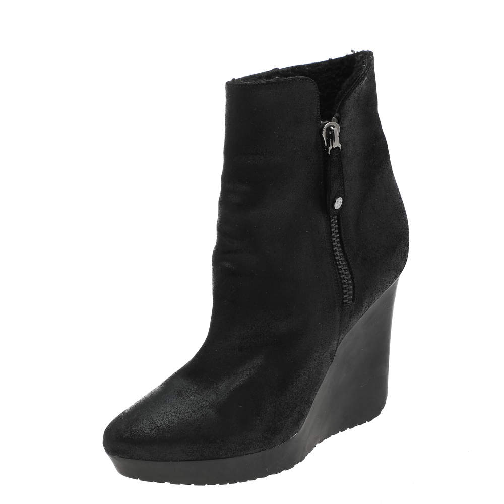 مملوكة مسبقًا Jimmy Choo Black Rugged Suede Britania Wedge Ankle Boots Size 40