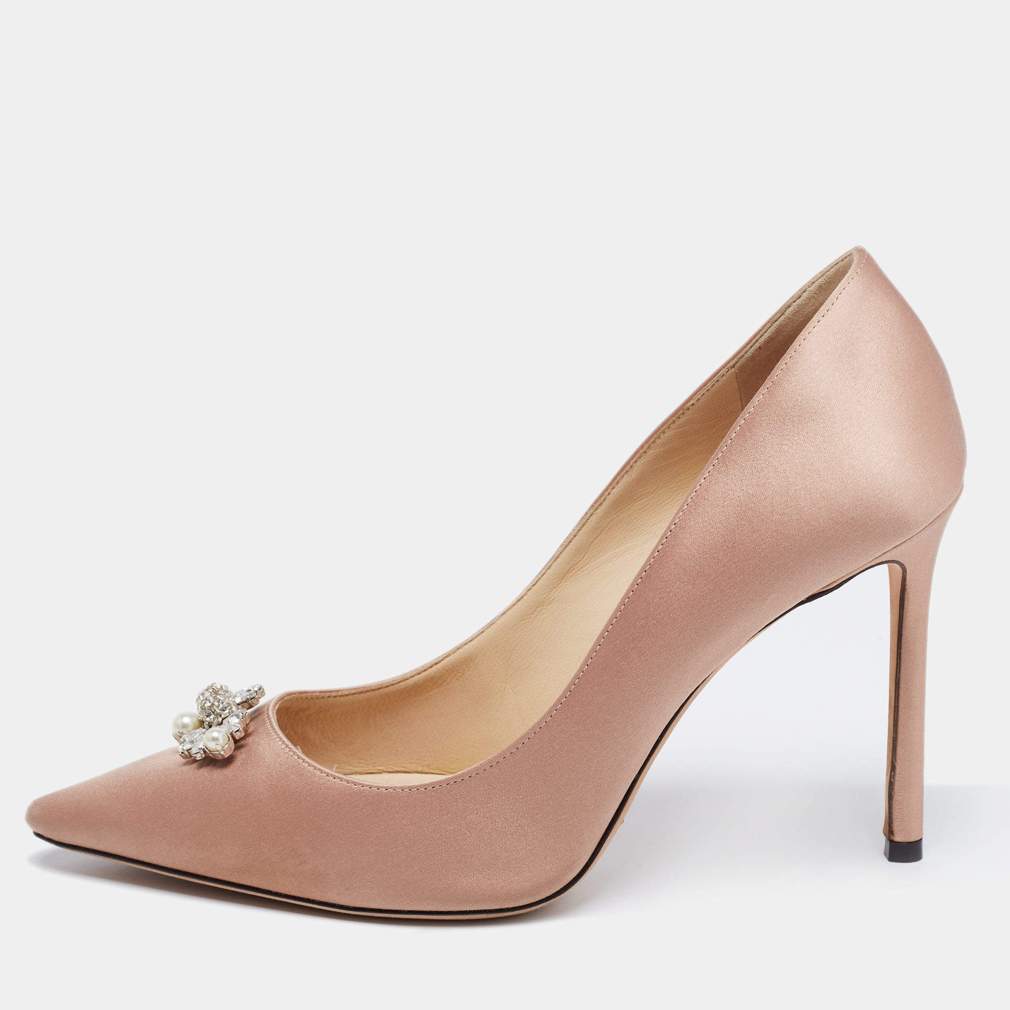 مملوكة مسبقًا حذاء كعب عالي جيمي تشو ساتان وردي فاتح مزين إبزيم مزخرف كريستال مقاس 39
