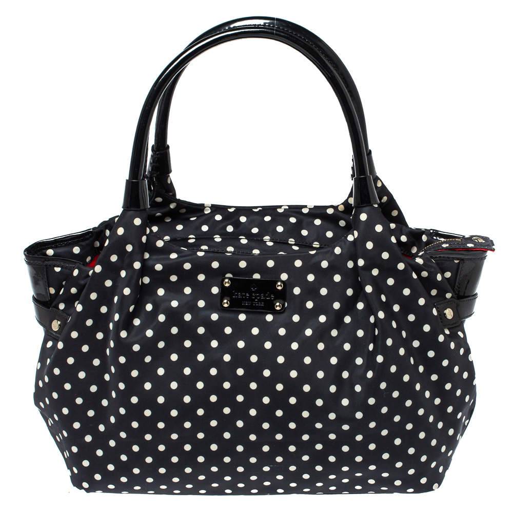 Pre Owned حقيبة كيت سبيد مزينة بولكا دوت جلد لامع و نايلون أبيض و أسود