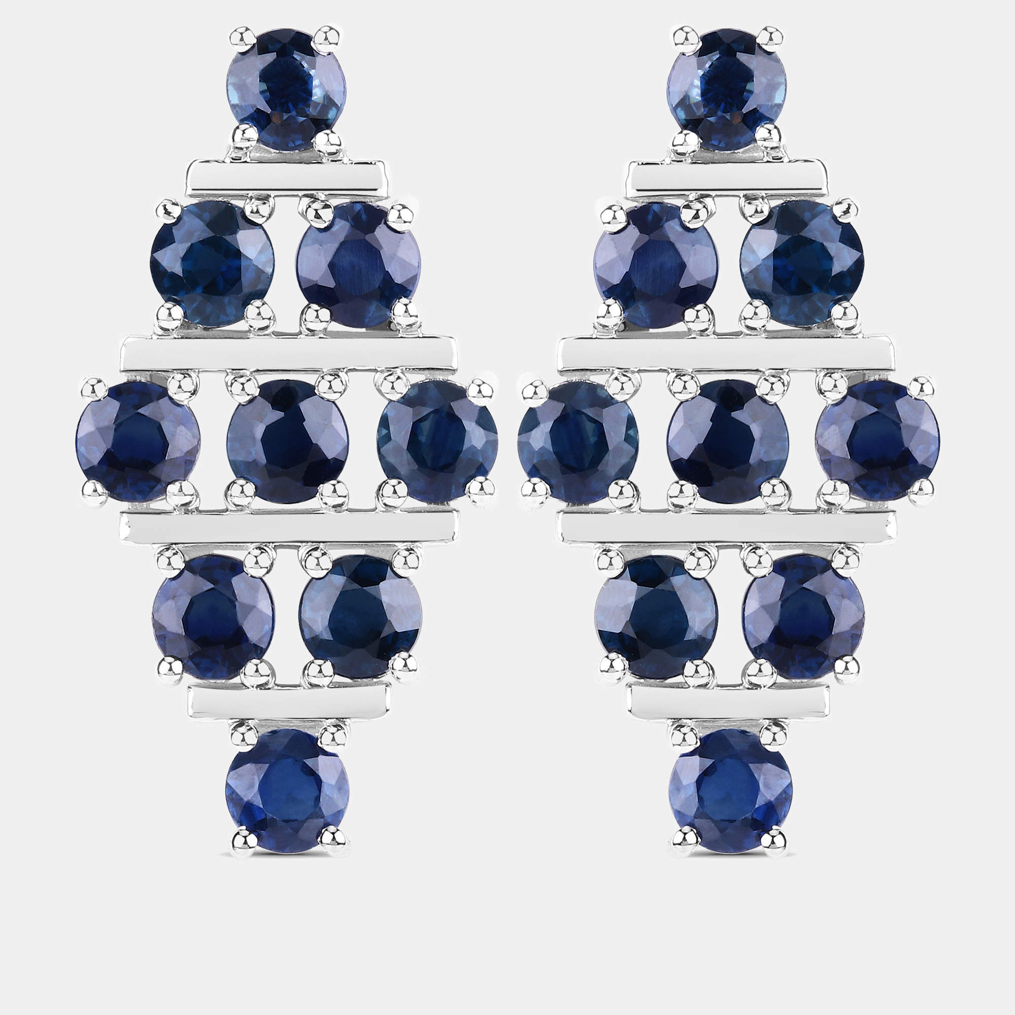 مملوكة مسبقًا أقراط عنقودية بوزن 6.41 قيراط من الياقوت الأزرق بالذهب الأبيض عيار 14