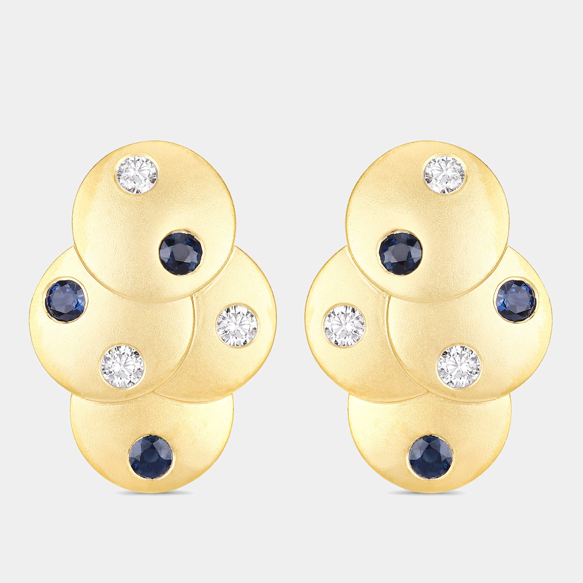 Pre Owned أقراط قرصية بطبقات بوزن 1.00 قيراط من الياقوت الأزرق والألماس بالذهب الأصفر عيار 14