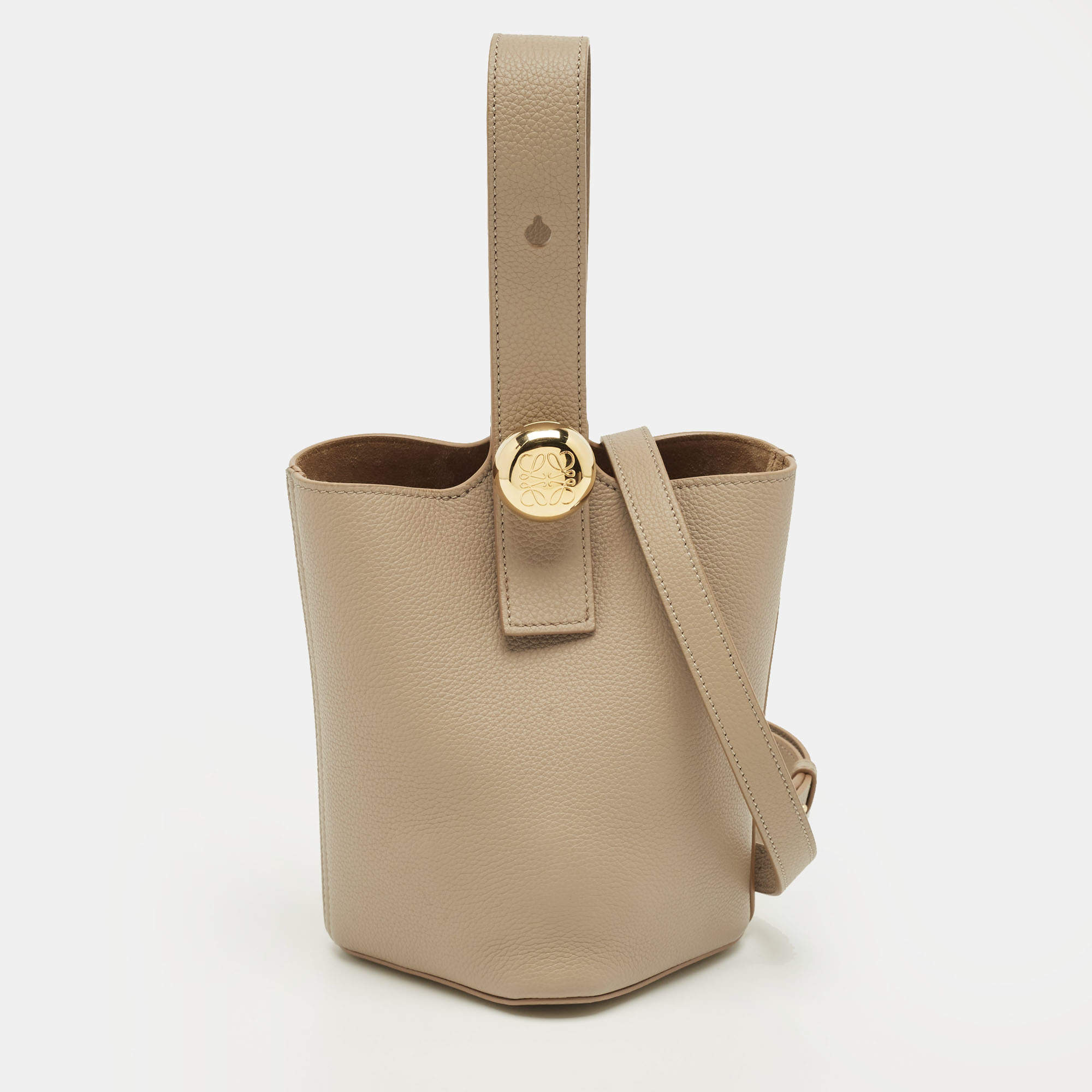Pre Owned Loewe Beige Leather Mini Pebble Bucket Bag