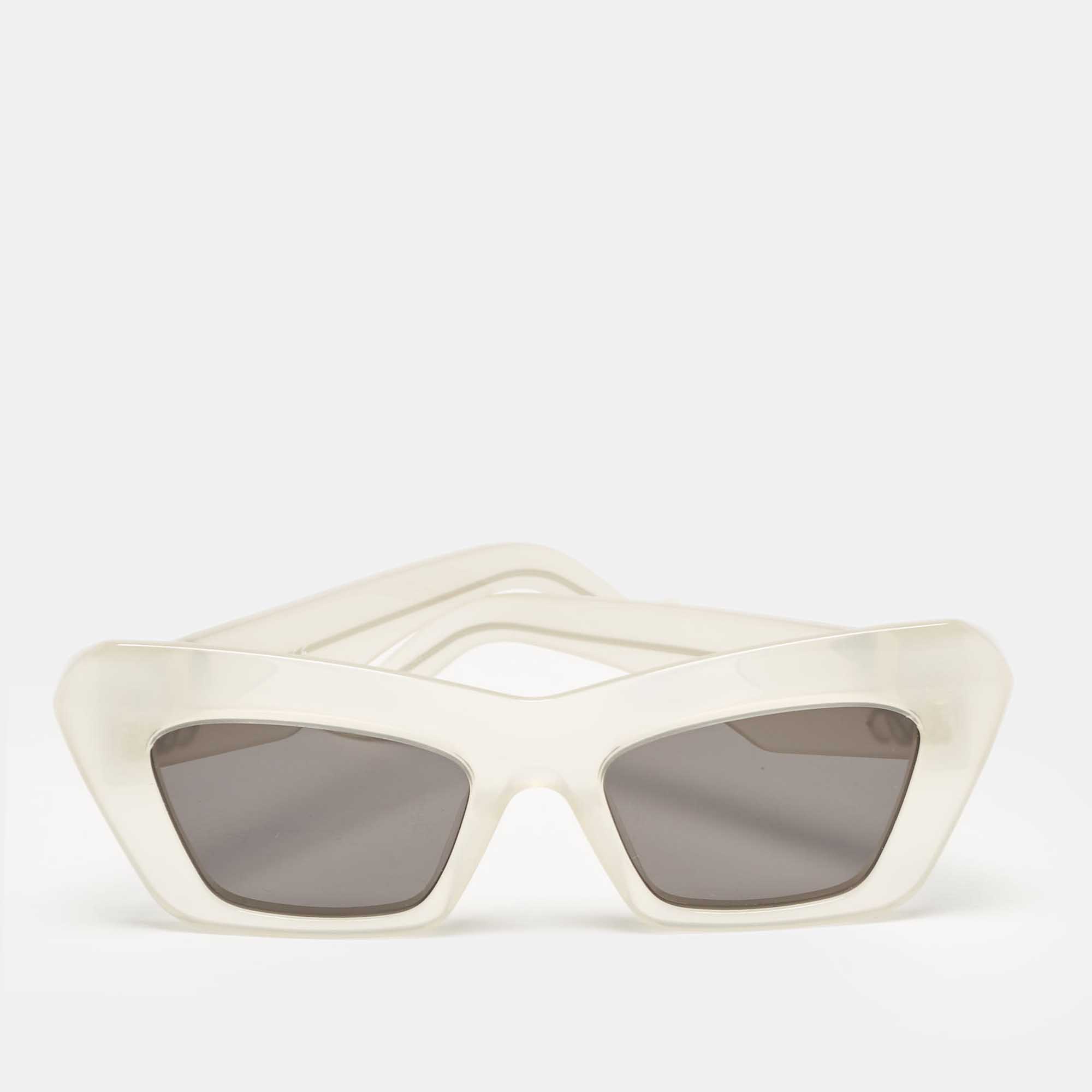 Pre Owned Loewe White/Black LW400361 Anagram Cat Eye Sunglasses