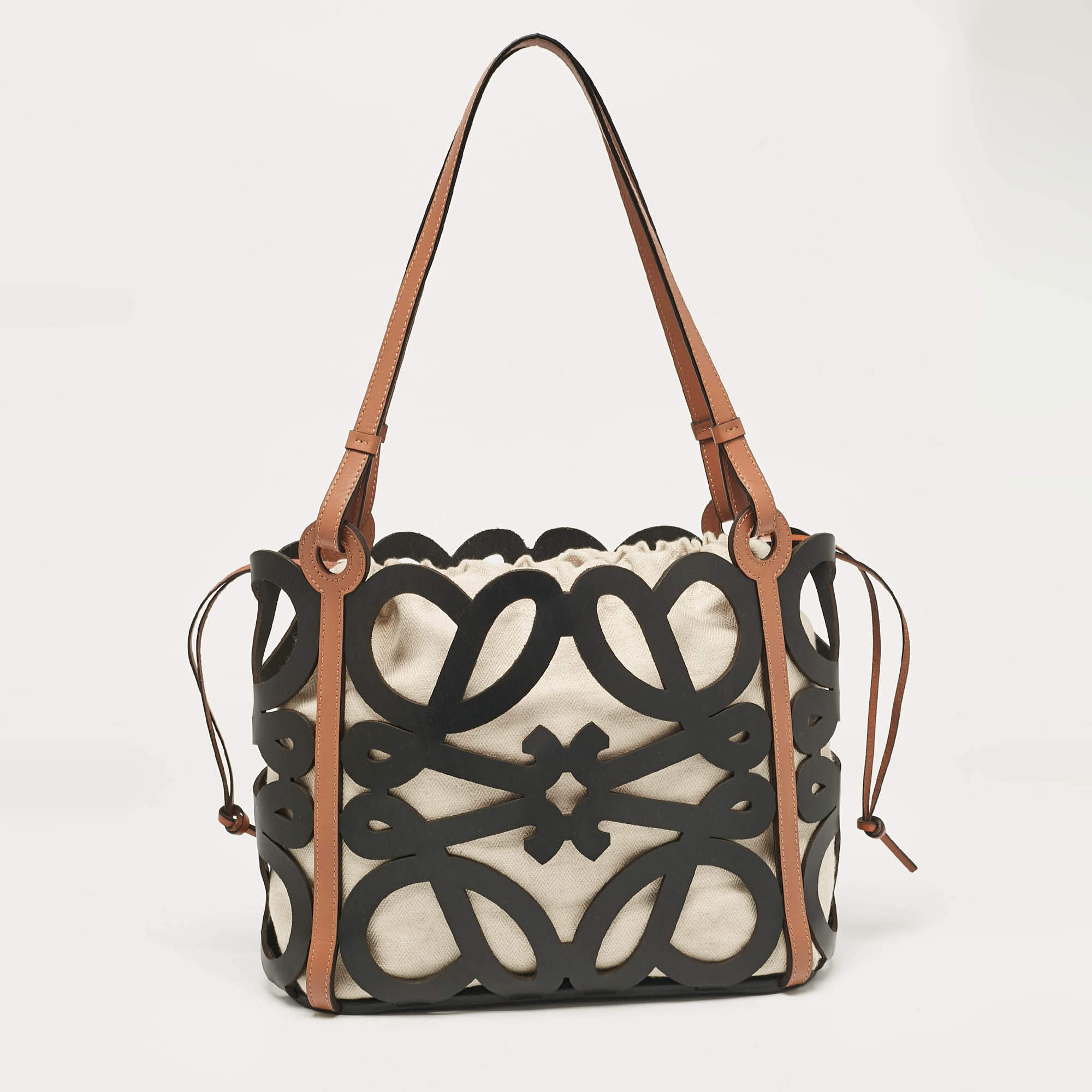 مملوكة مسبقًا Loewe Black/Brown Leather Anagram  Cut Out Tote