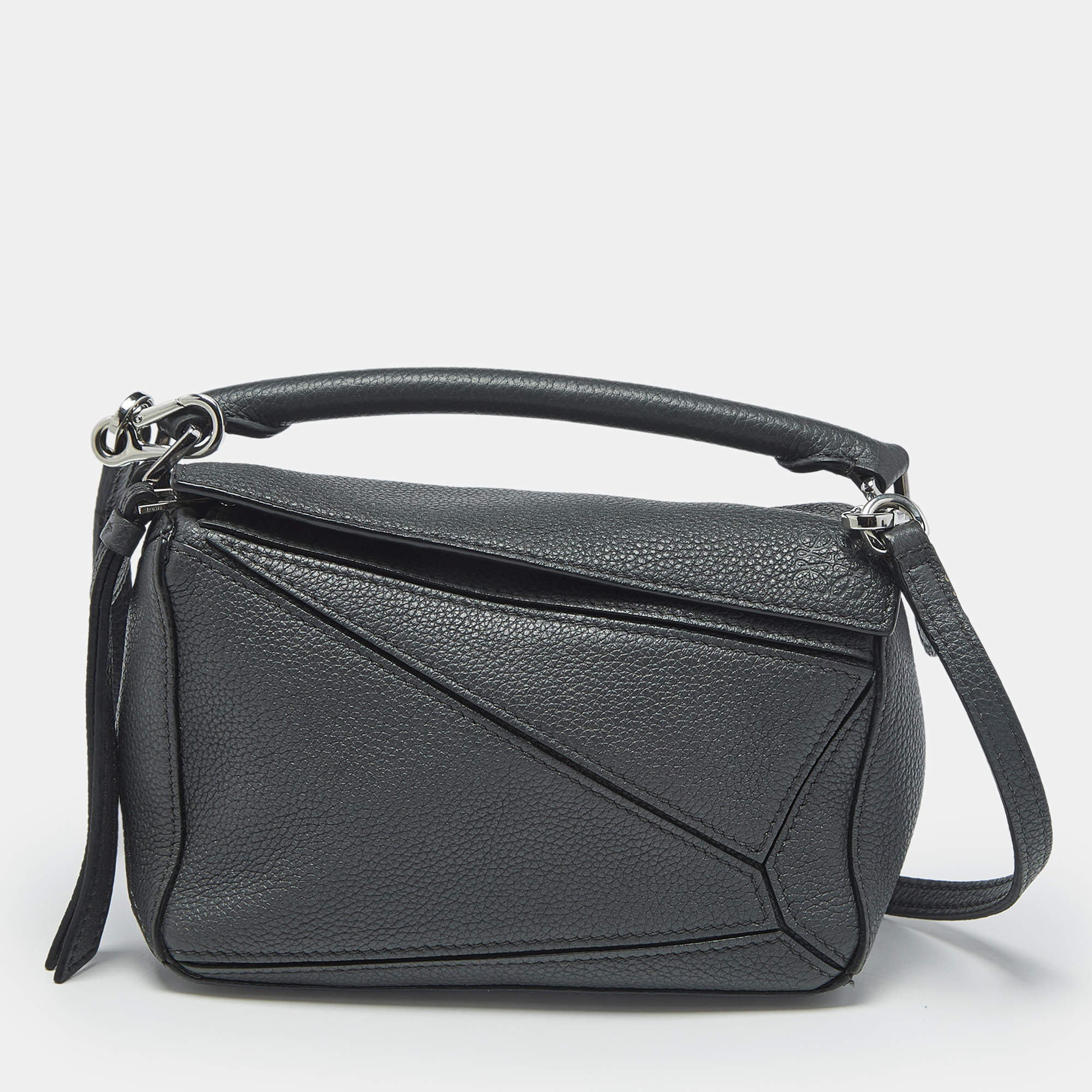 مملوكة مسبقًا حقيبة كتف لويفي بازيل صغيرة جلد أسود