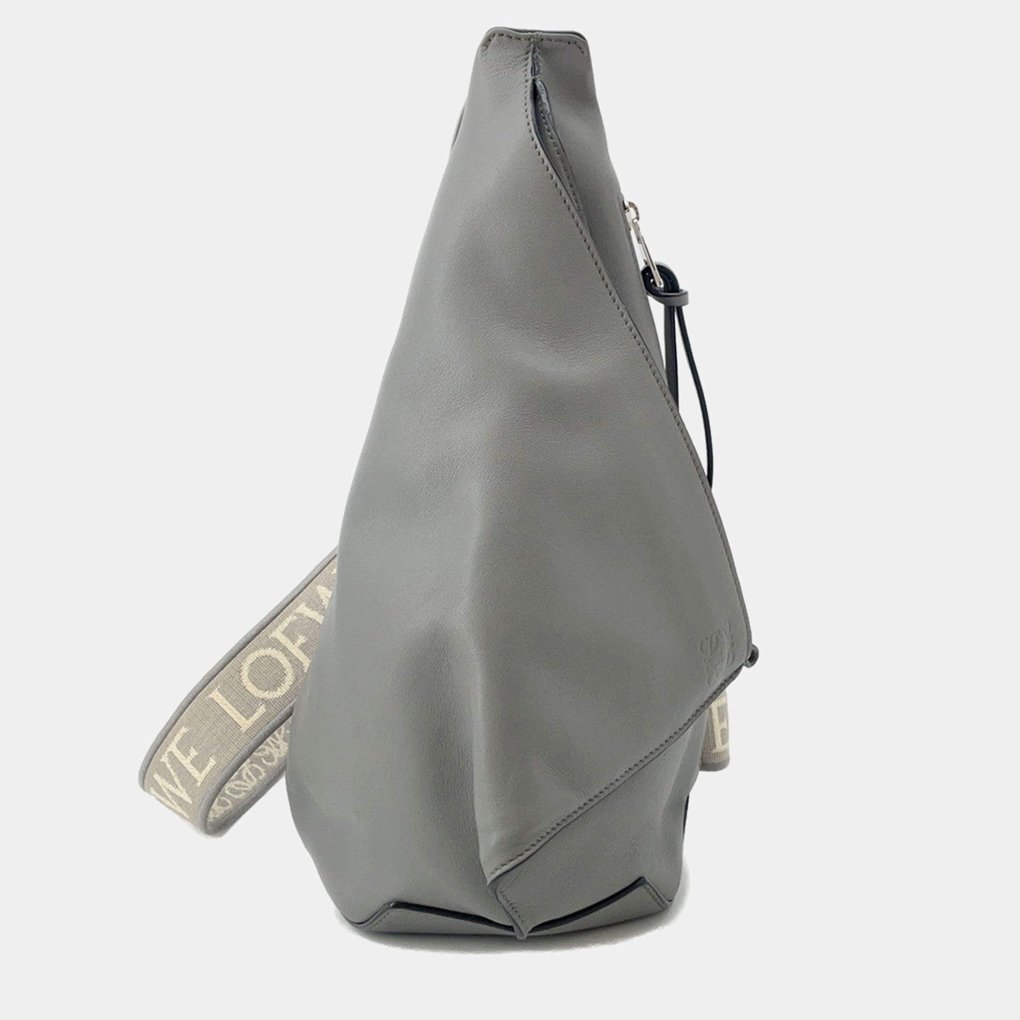 مملوكة مسبقًا حقيبة لويفي أنتون سهل التحميل من الجلد الرمادي