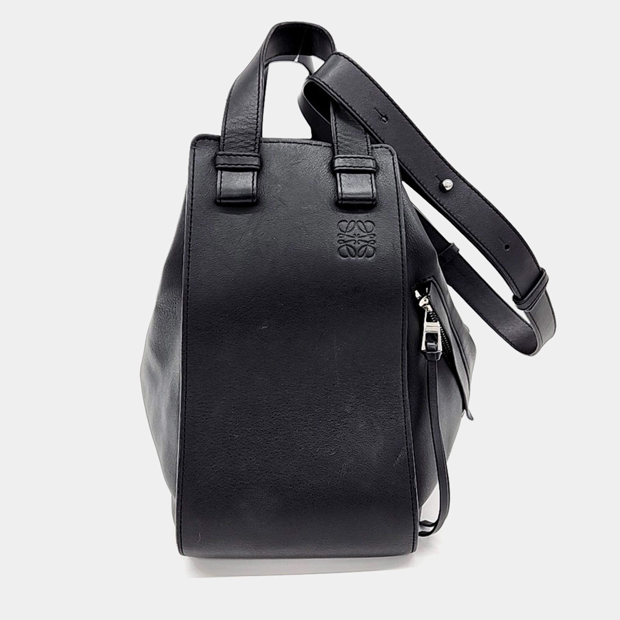 مملوكة مسبقًا Loewe Black Leather Hammock Bag Medium