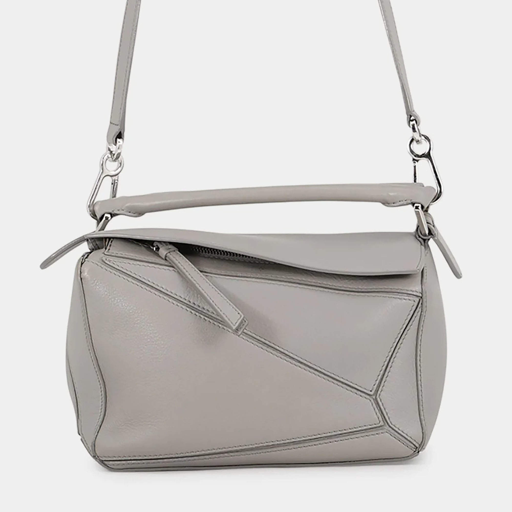 Pre Owned Loewe Puzzle Small Pearl Grey Grained Calfskin Leather Top Handle Bag