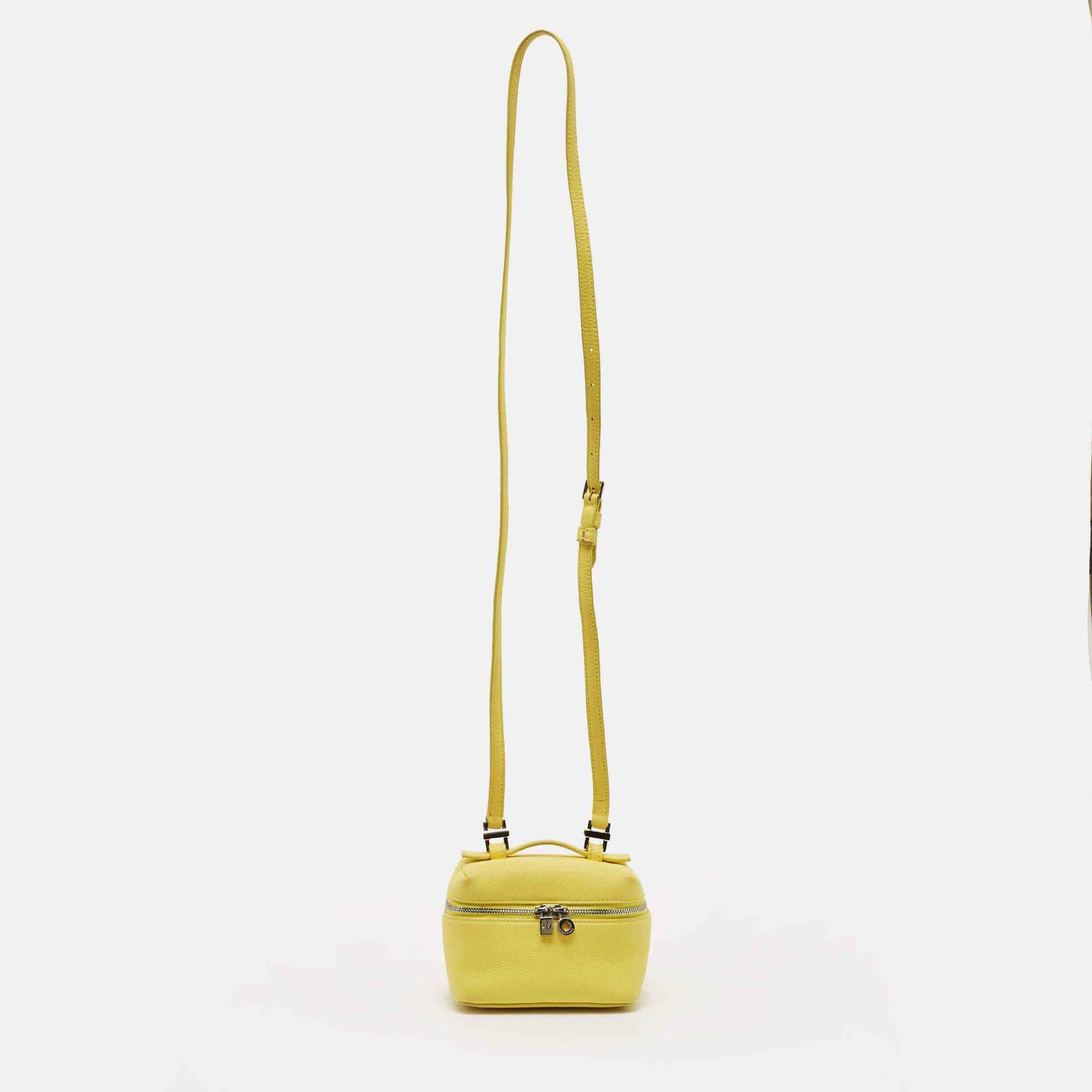 مملوكة مسبقًا حقيبة صغيرة لورو بيانا L11.5 جلد أصفر بجيب إضافي