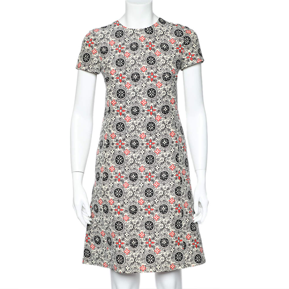 مملوكة مسبقًا فستان لوي فيتون صوف وحرير كريمي مونوغرامي بالشعار مقاس متوسط - ميديوم