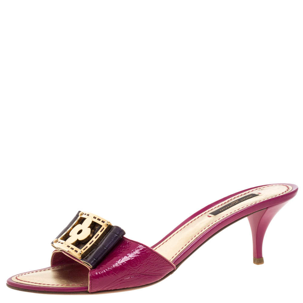 Pre Owned Louis Vuitton Pink Textured Patent Leather Flower Detail Open Toe Sandals Size 39