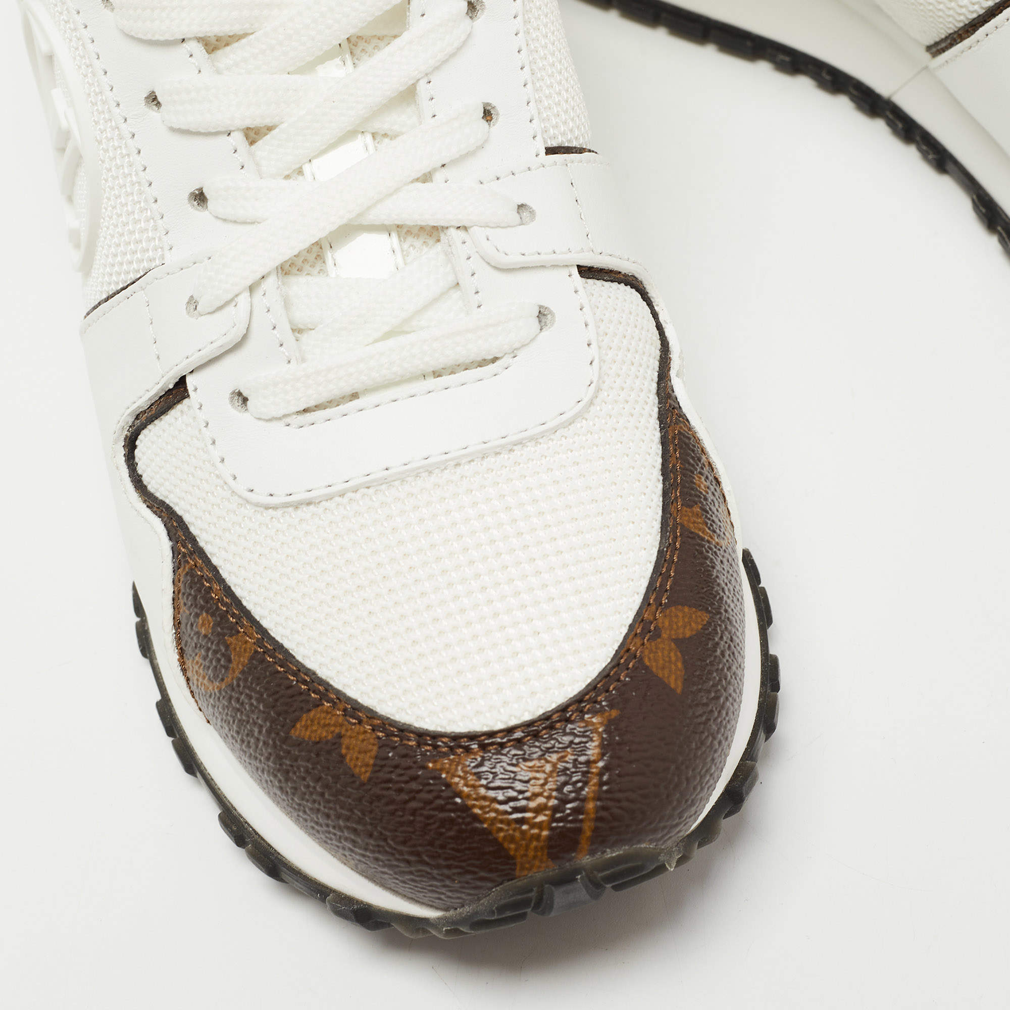 Run away leather trainers Louis Vuitton White size 35 EU in Leather -  31168042