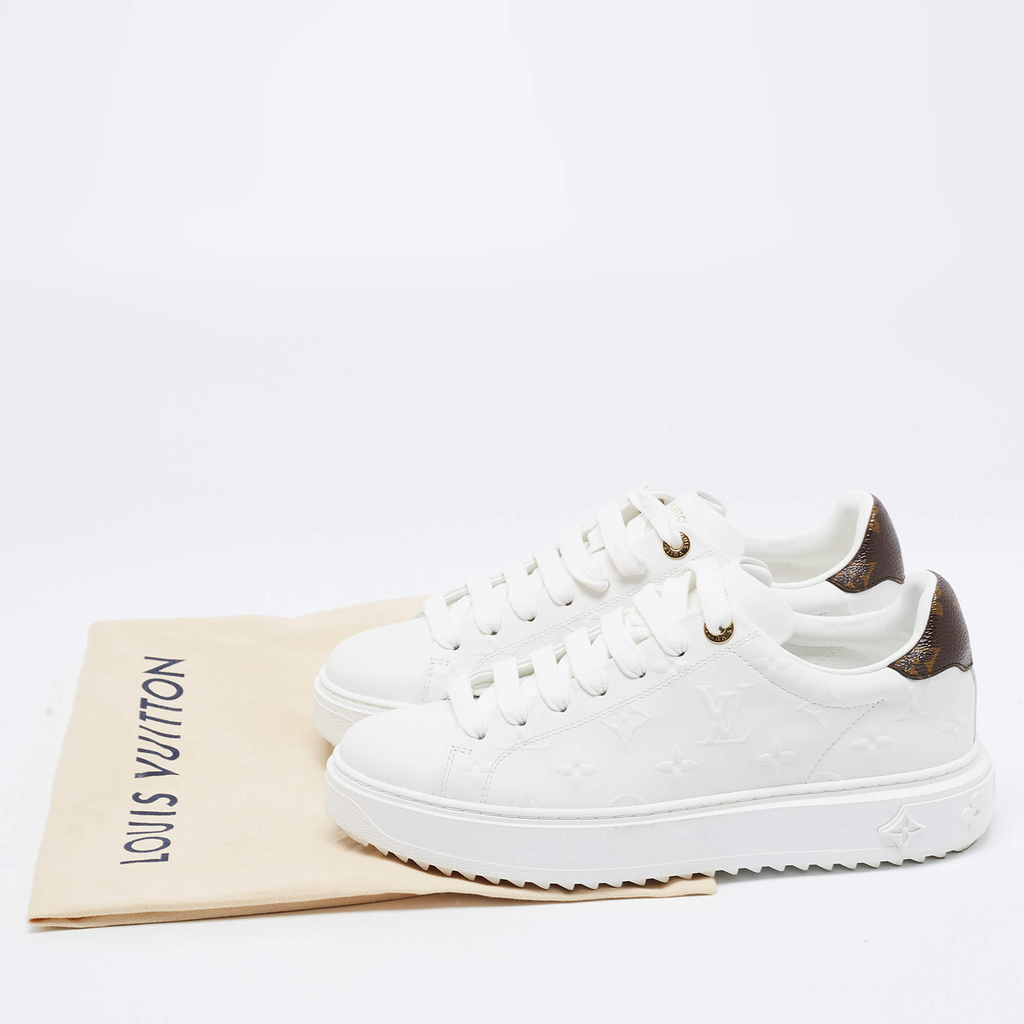 Time out leather trainers Louis Vuitton White size 39 EU in Leather -  37265193