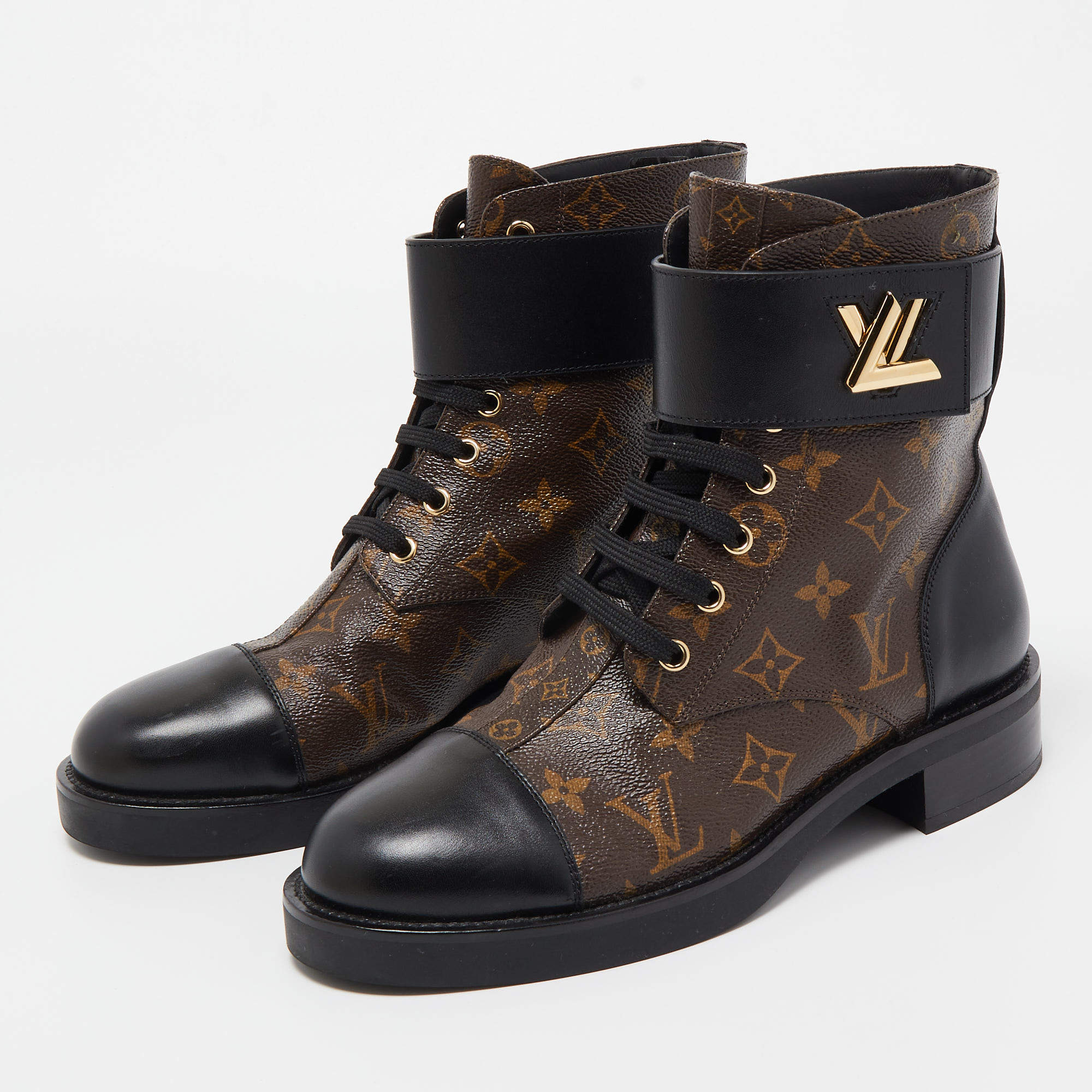 Wonderland leather lace up boots Louis Vuitton Black size 39 IT in