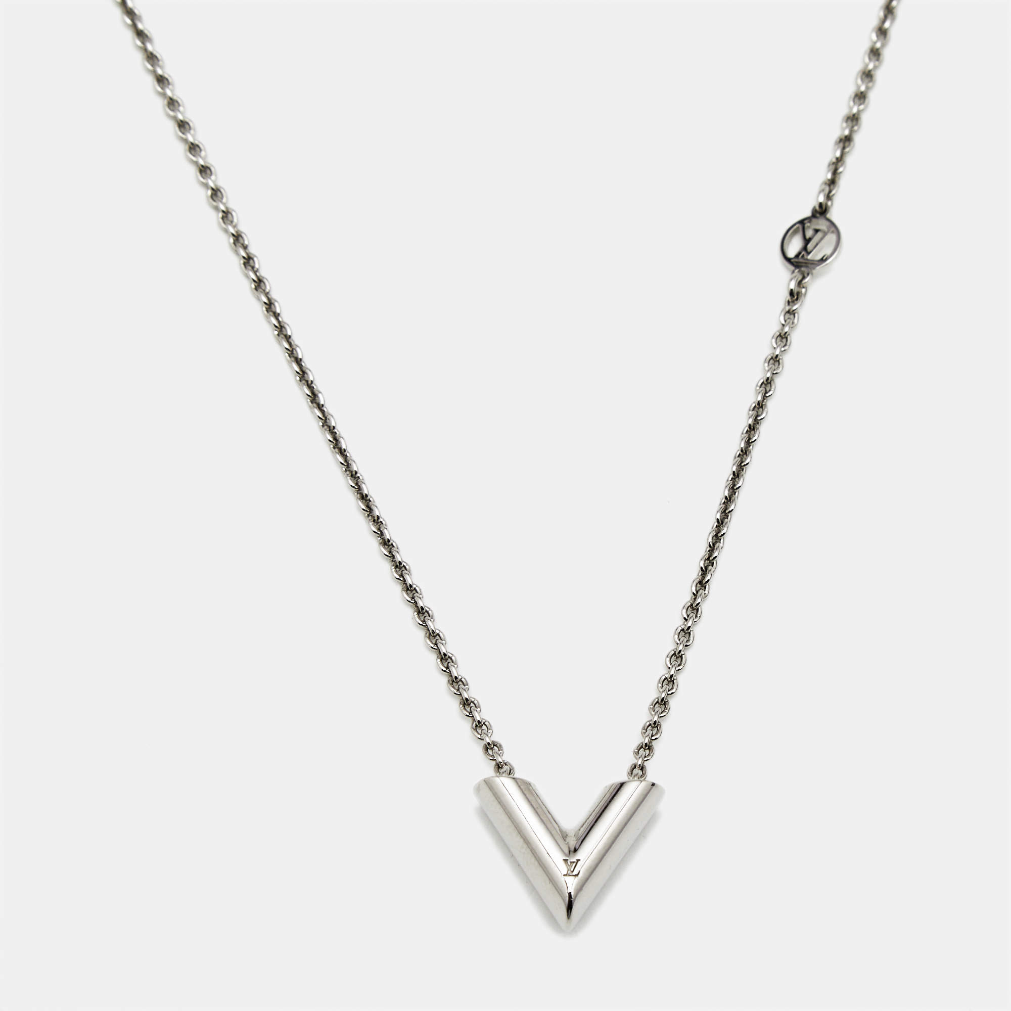 Pre Owned Louis Vuitton Essential V Supple Silver Tone Necklace