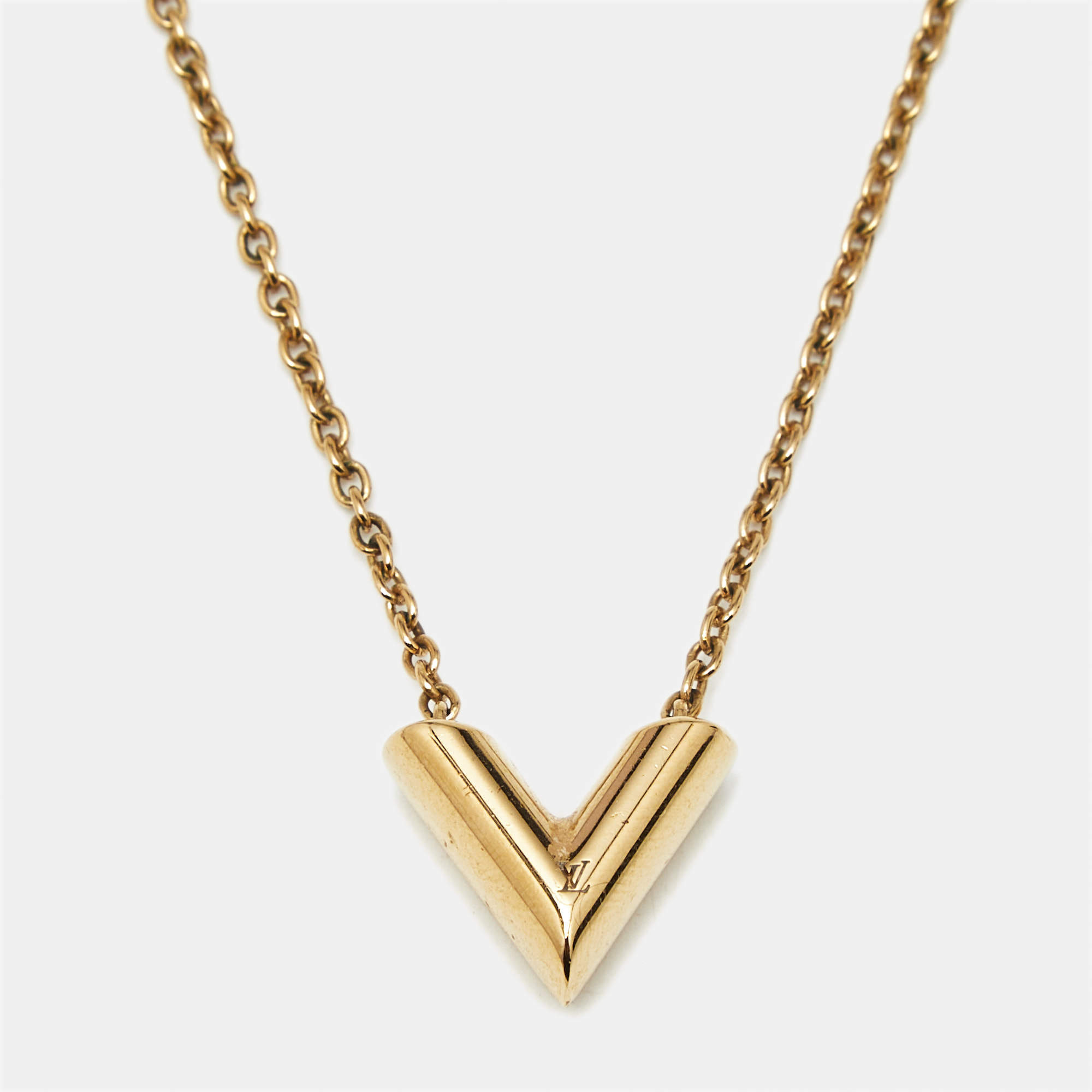 Pre Owned Louis Vuitton Essential V Gold Tone Necklace