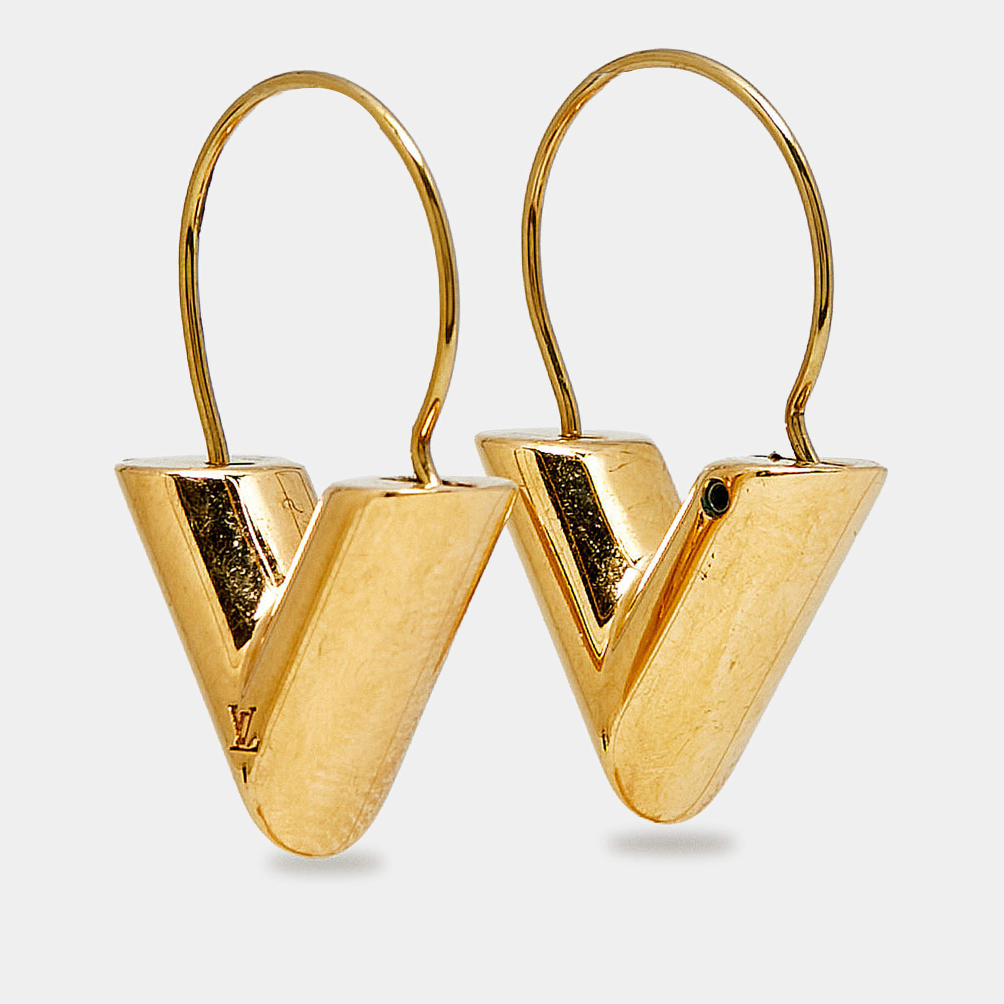 Pre Owned Louis Vuitton Essential V Gold Tone Earrings