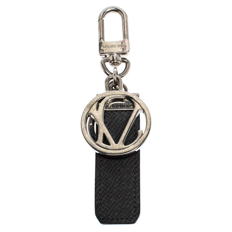 Louis Vuitton White Taiga Neo LV Club Bag Charm Silvery Cloth Metal  ref.959503 - Joli Closet